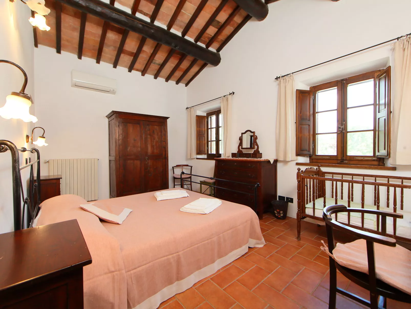 Val d'Orcia-Inside