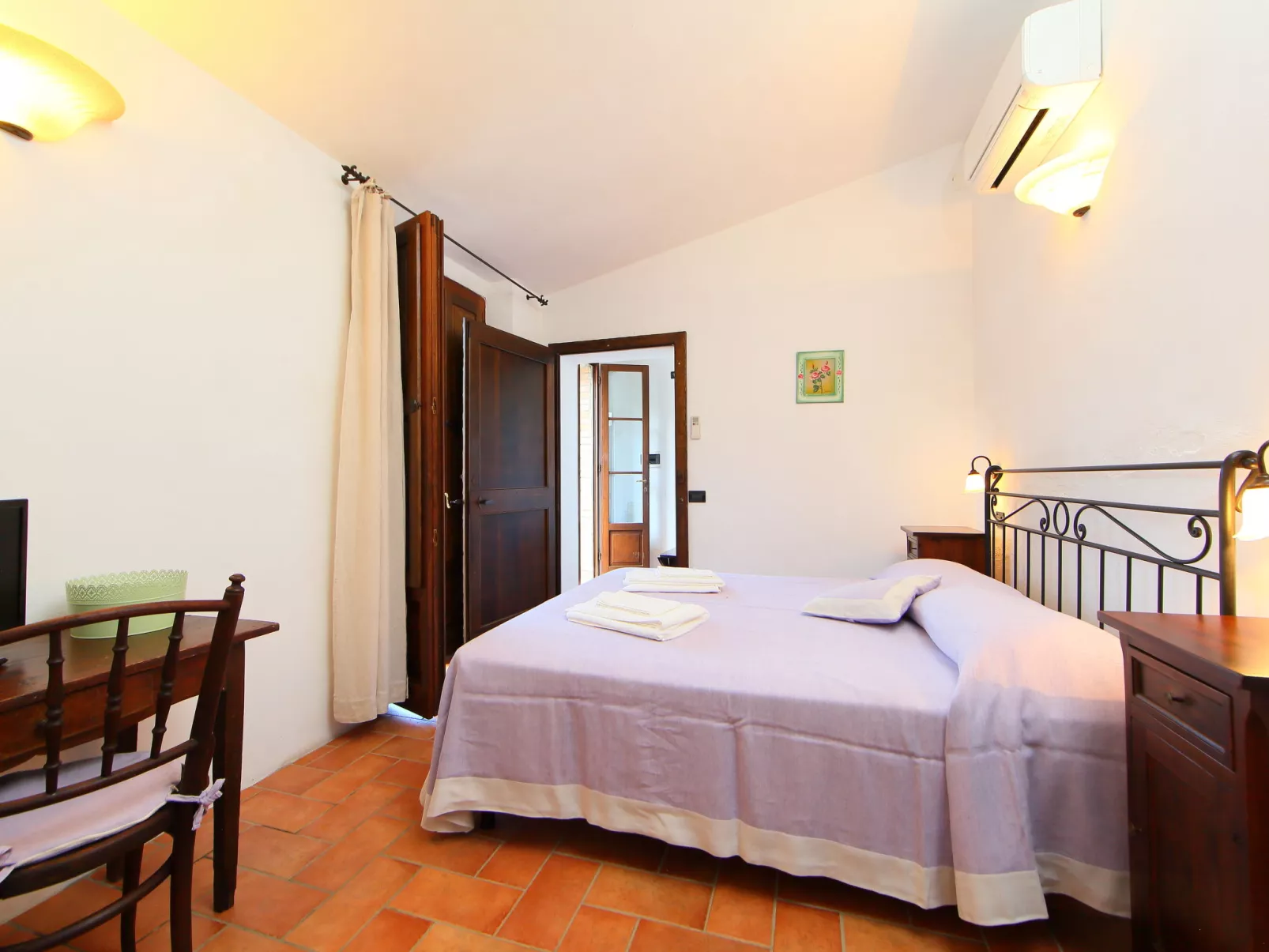 Val d'Orcia-Inside