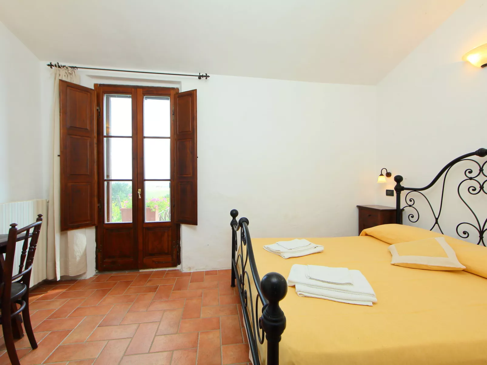 Val d'Orcia-Inside