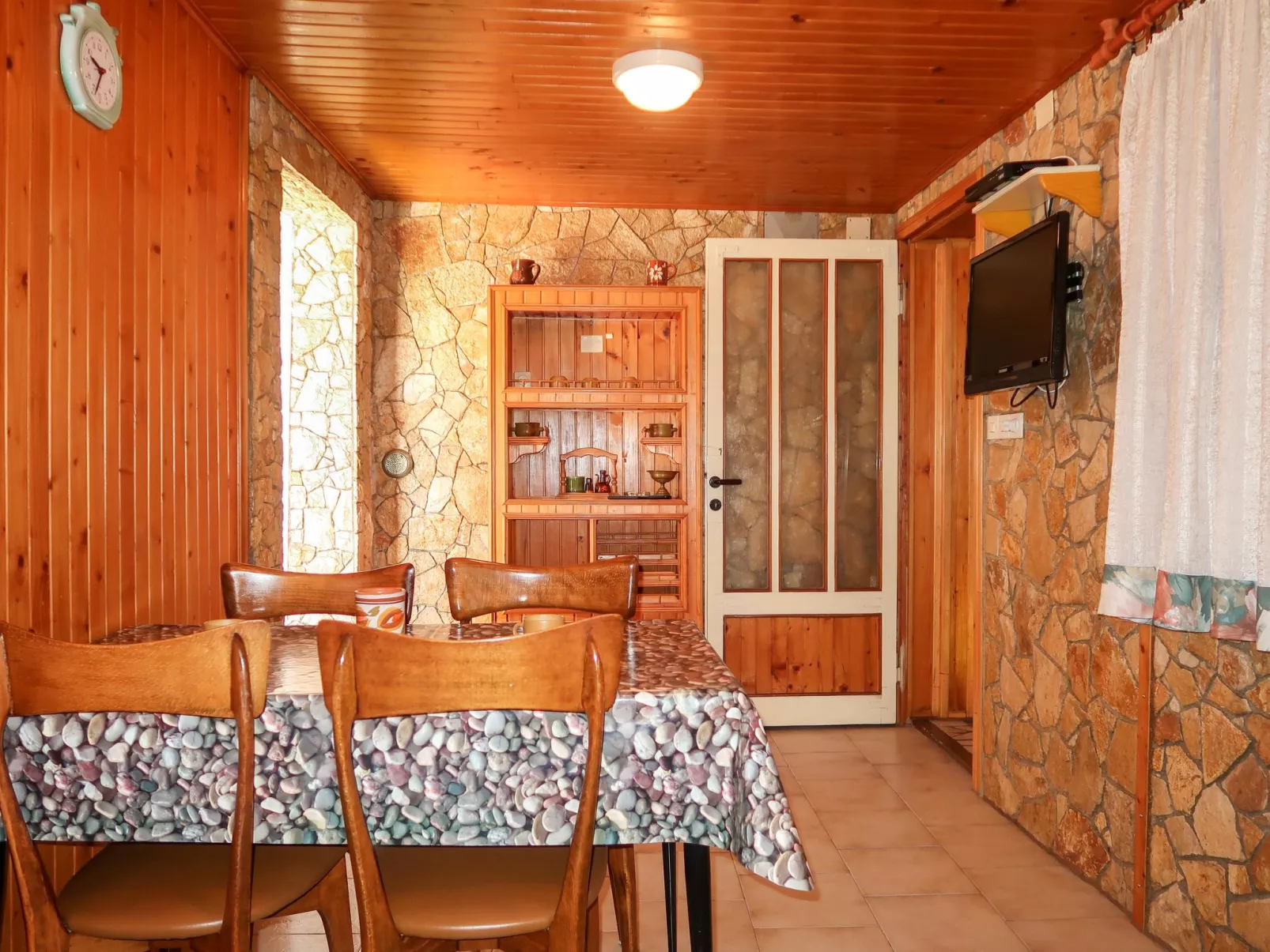 Visnja-Inside