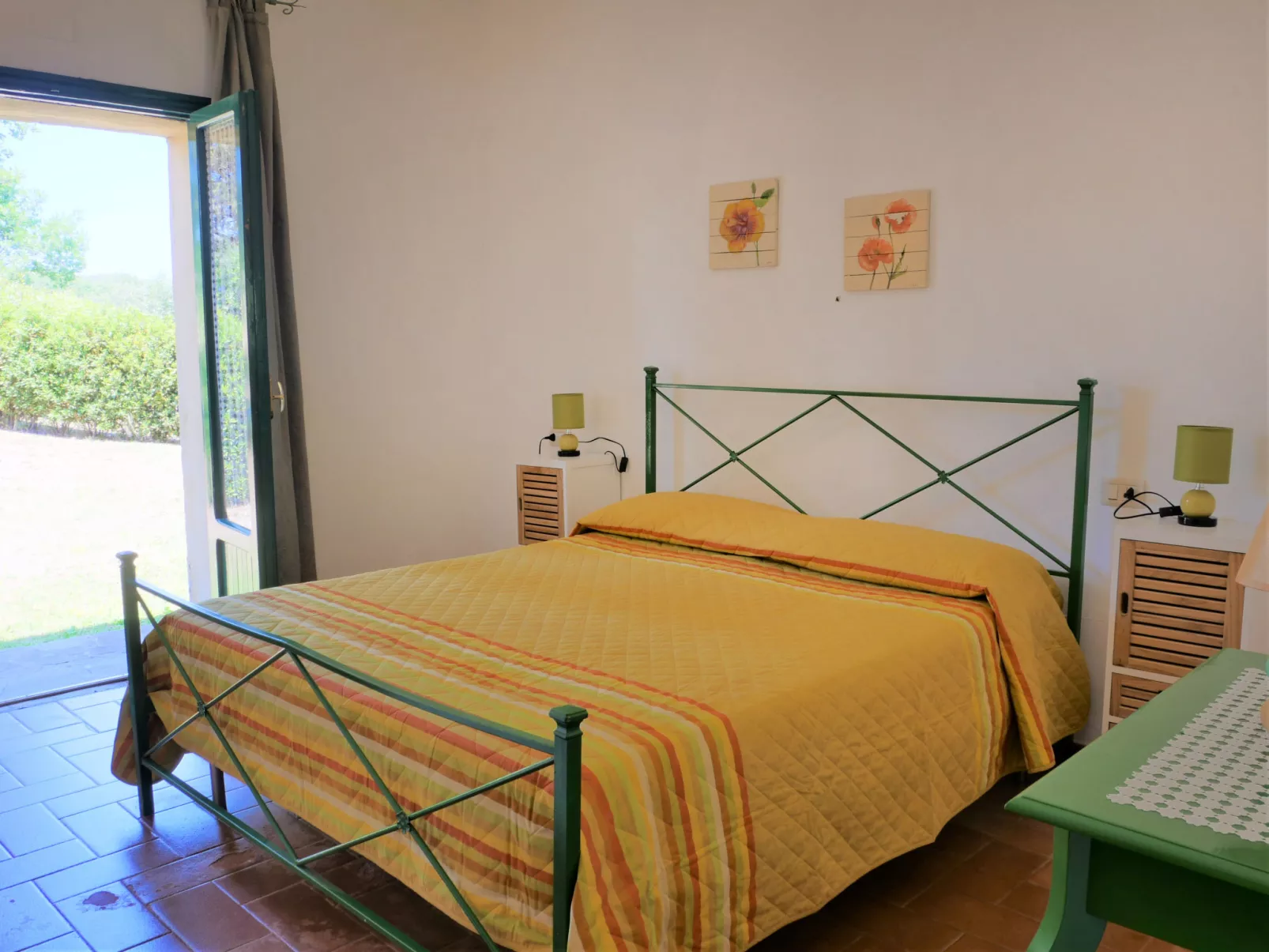Campo Fiorito-Inside