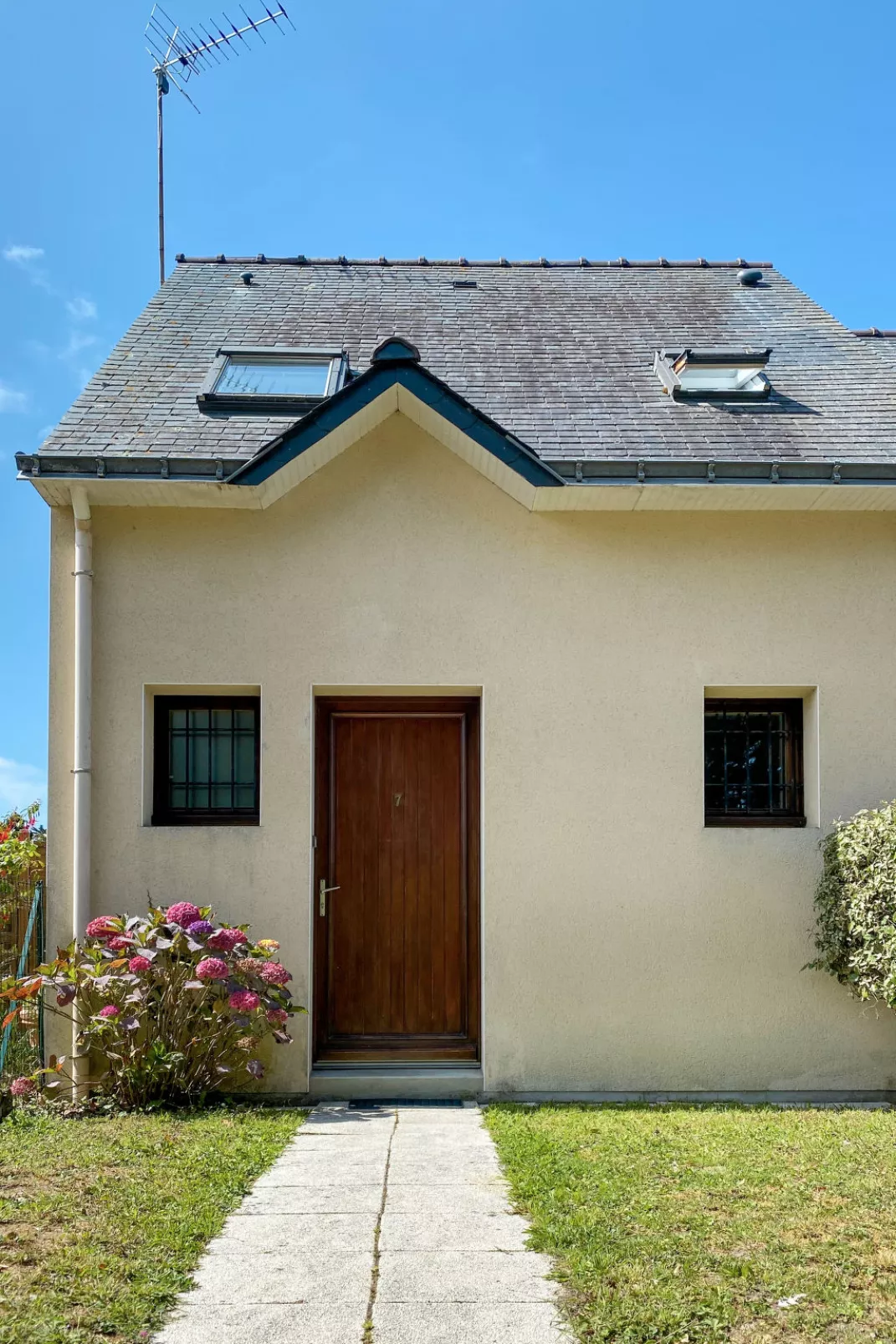 La Criée-Outside