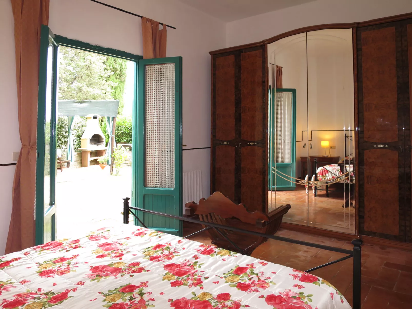 Campo Fiorito-Inside