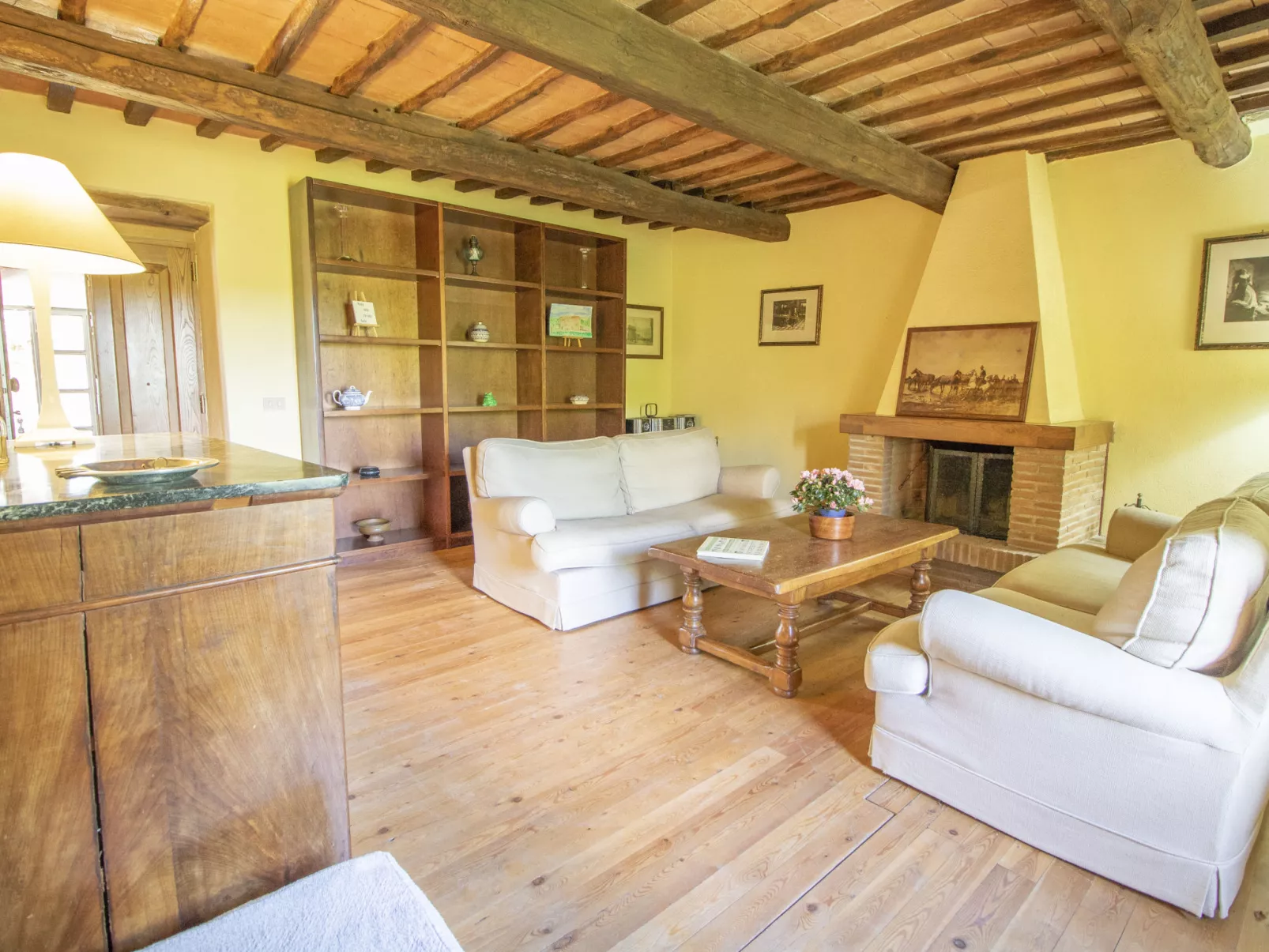 Casale Vitello-Inside