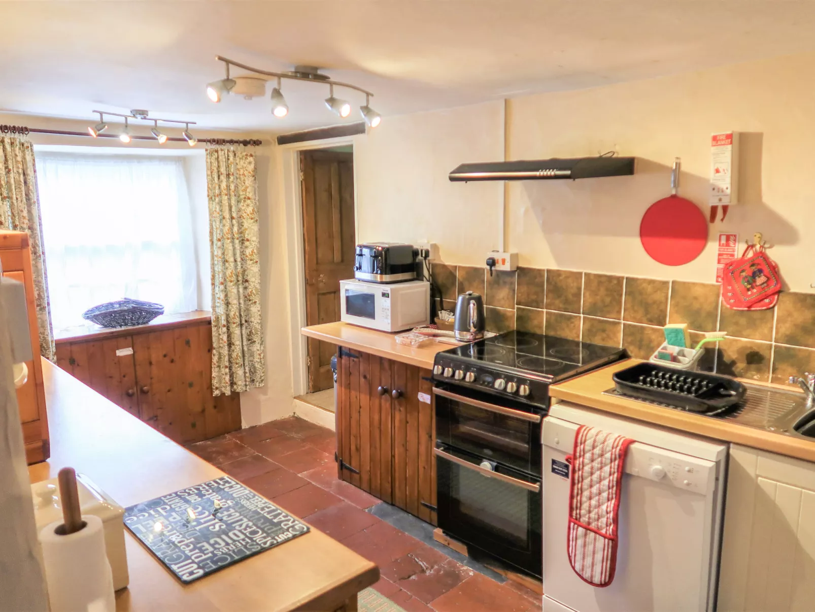 Moonfleat Cottage-Inside
