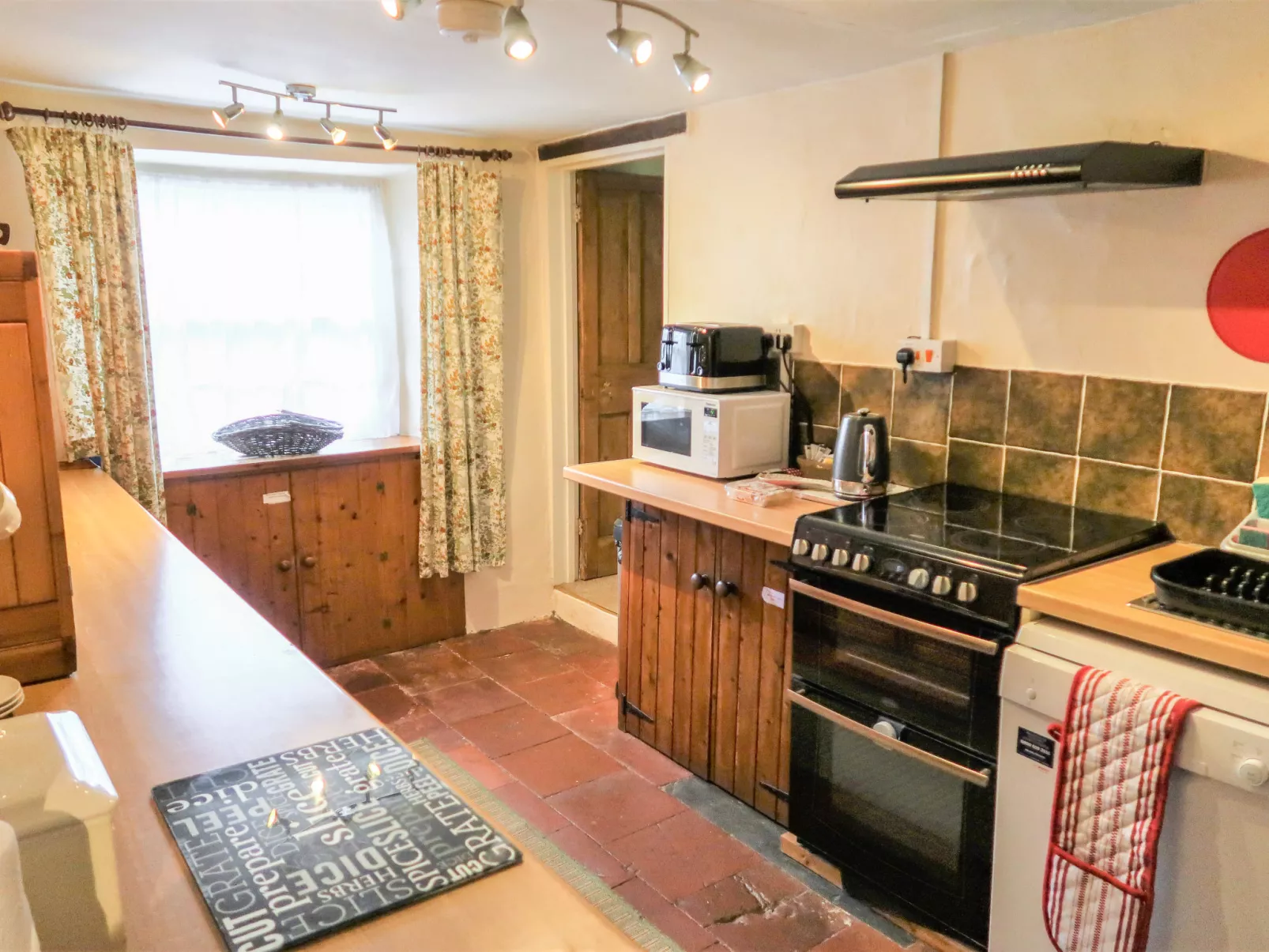 Moonfleat Cottage-Inside