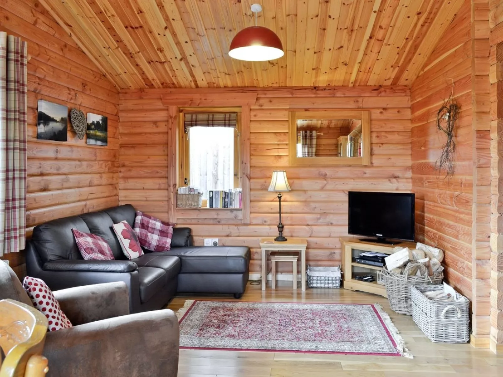 Bonnie View Lodge-Inside