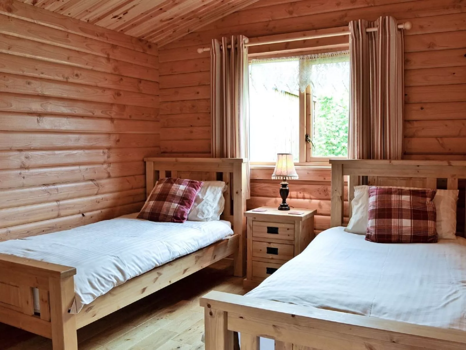 Bonnie View Lodge-Inside