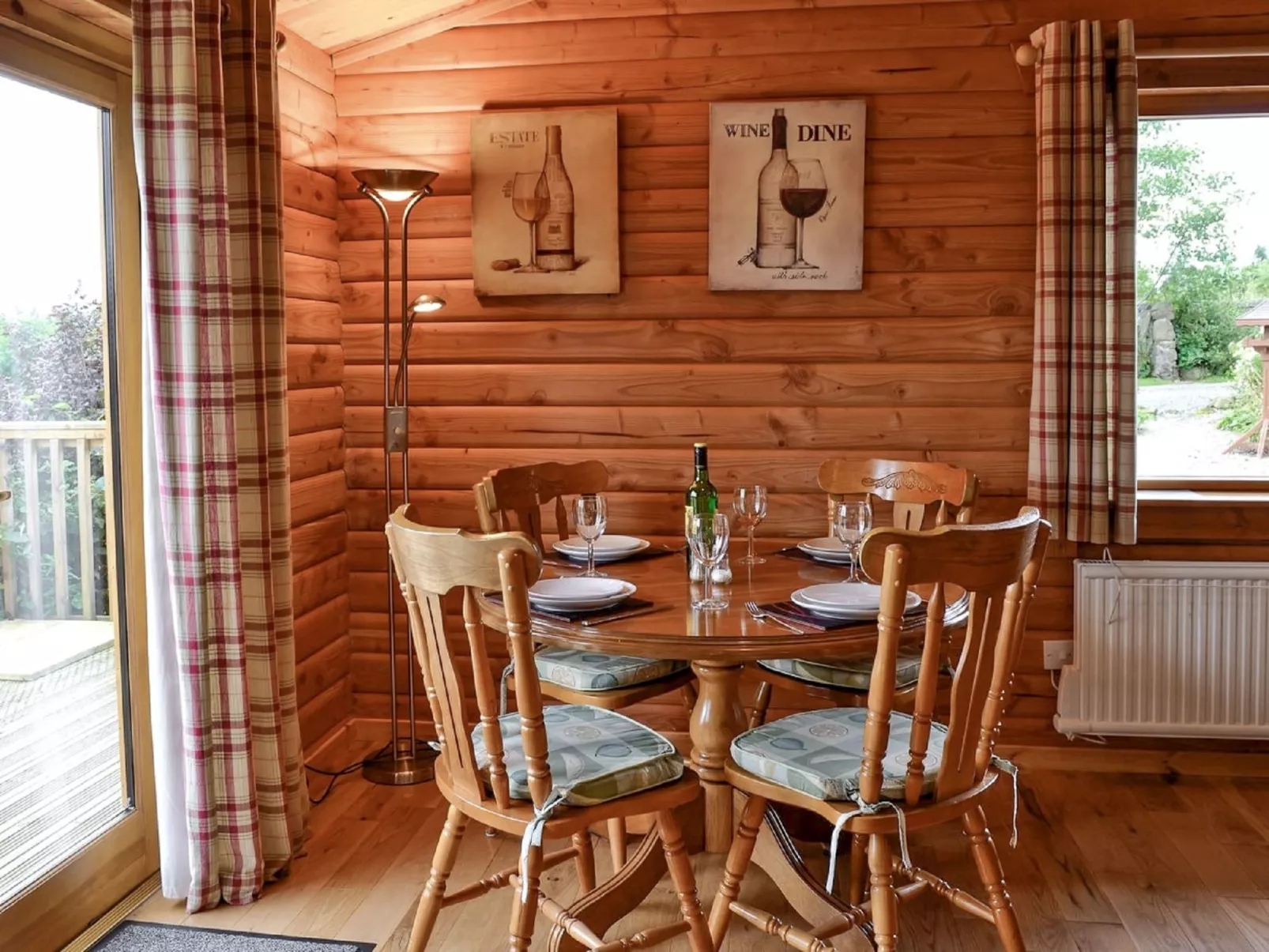 Bonnie View Lodge-Inside