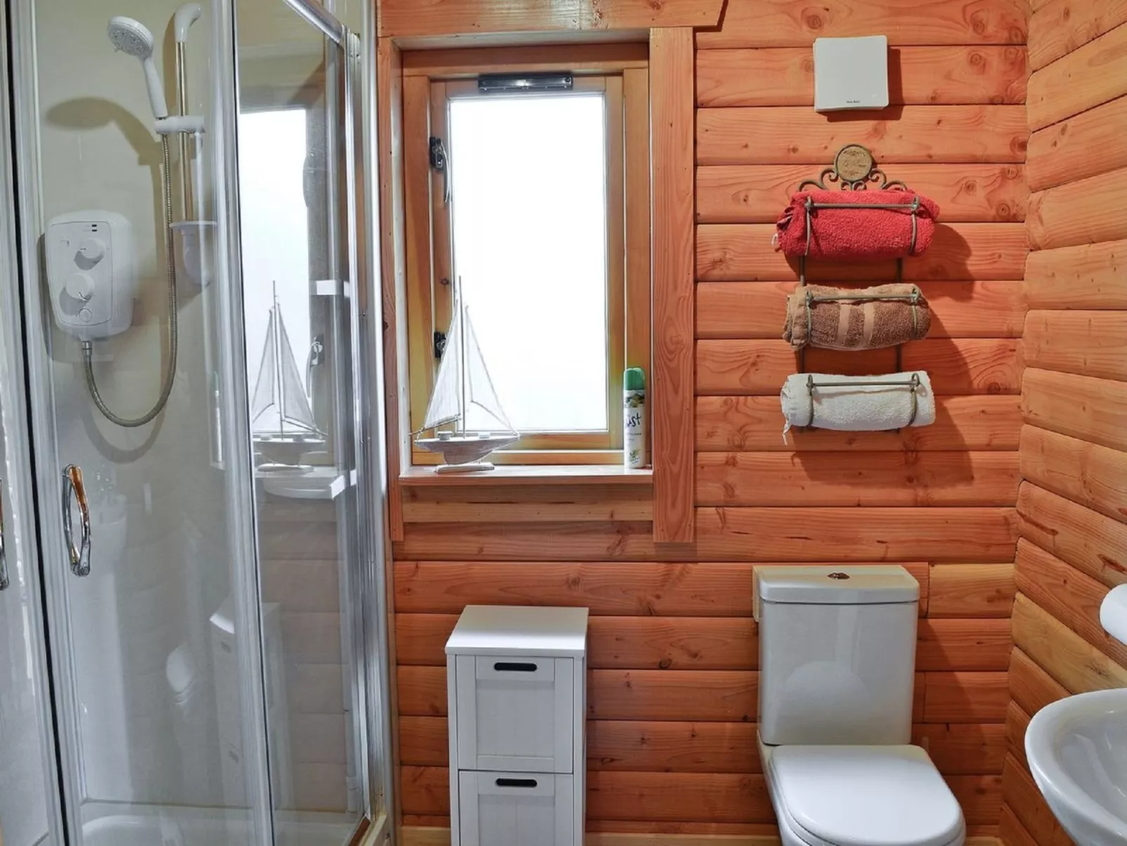 Bonnie View Lodge-Inside