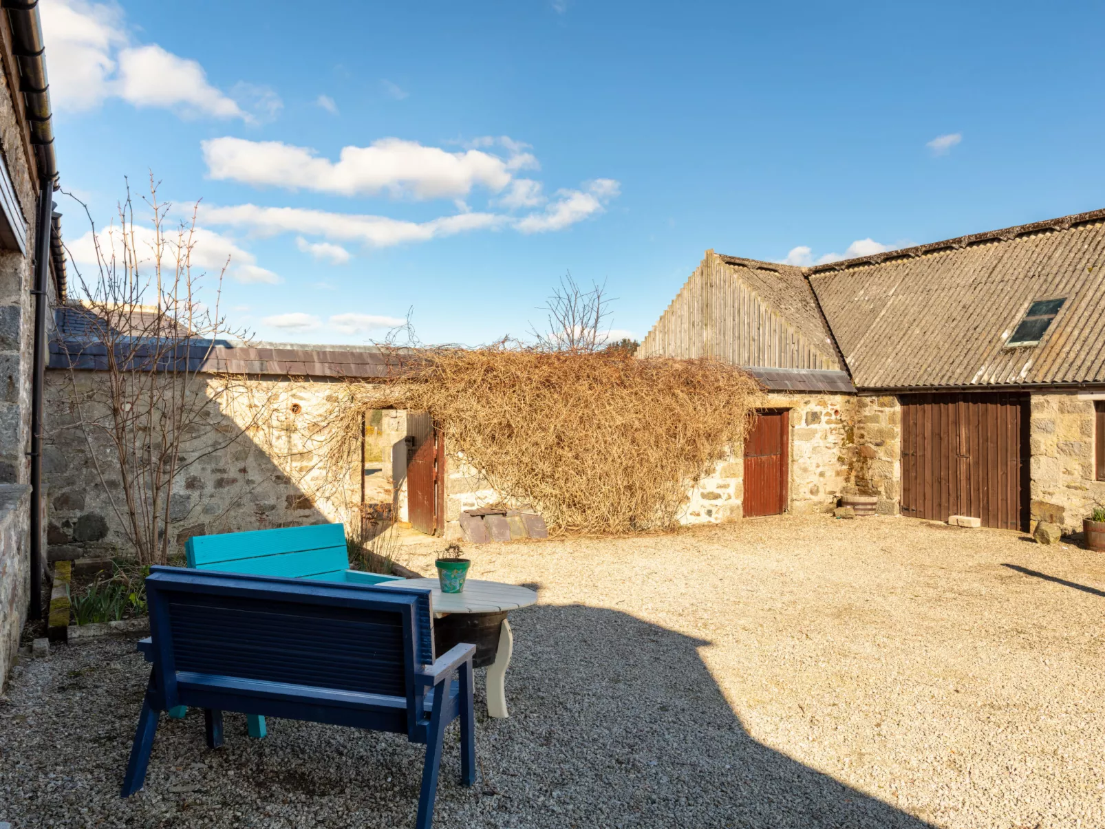 Auchingoul Cottage-Outside