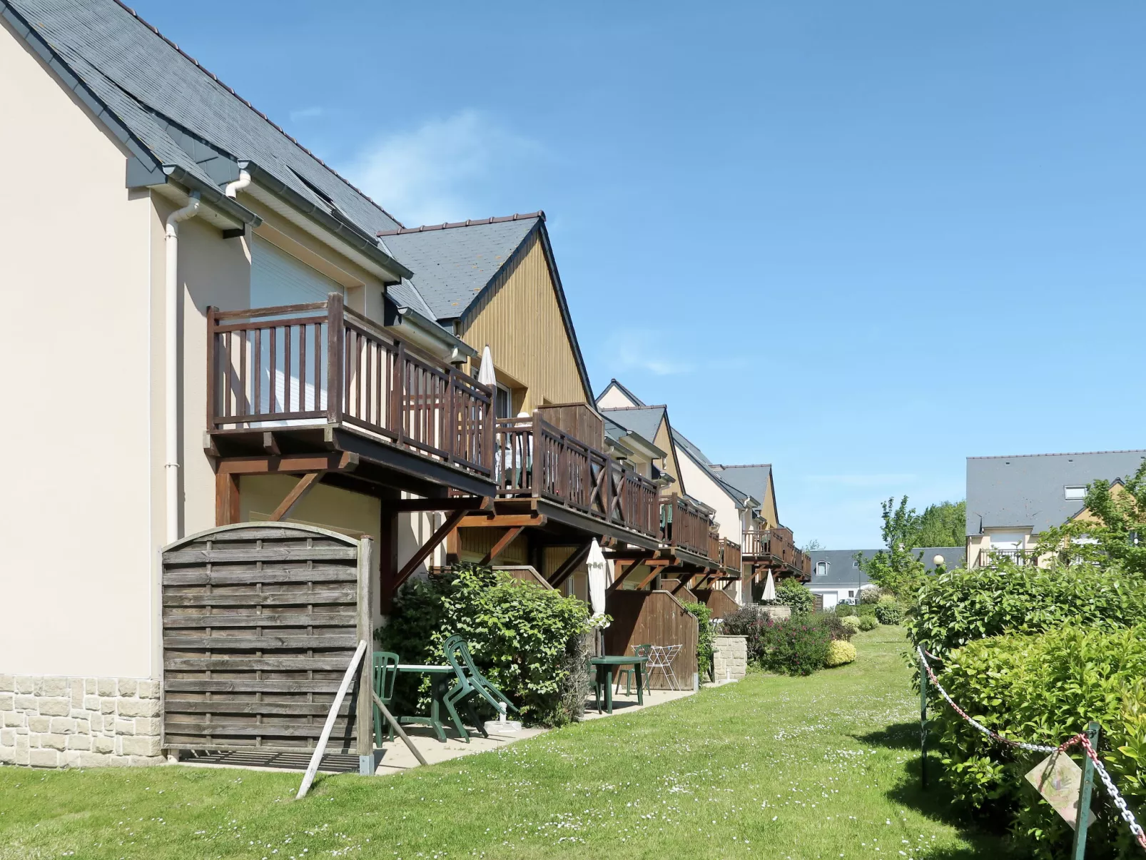 Les Roches Douvres 36X-Outside