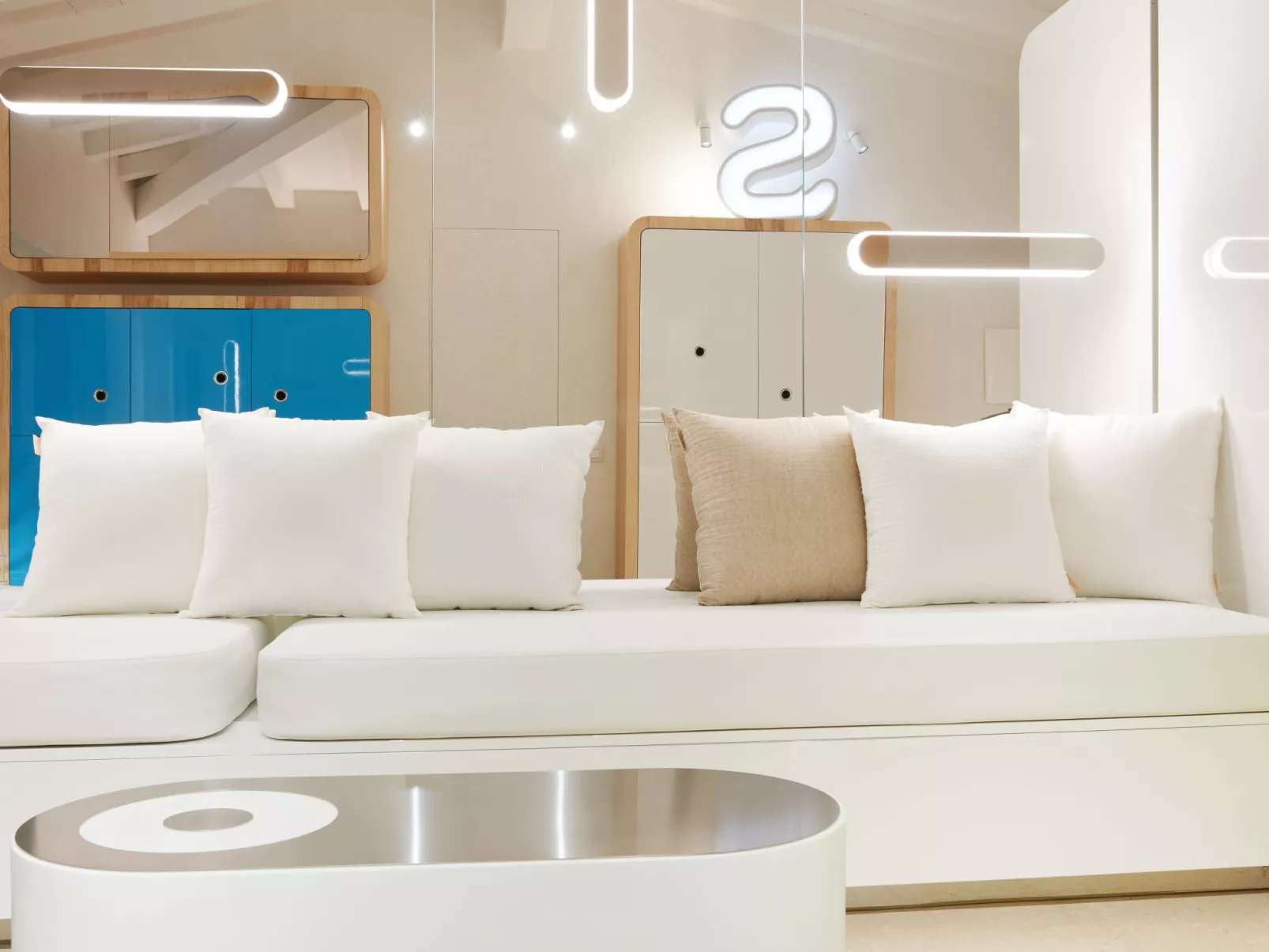 House Boat Medium-Inside