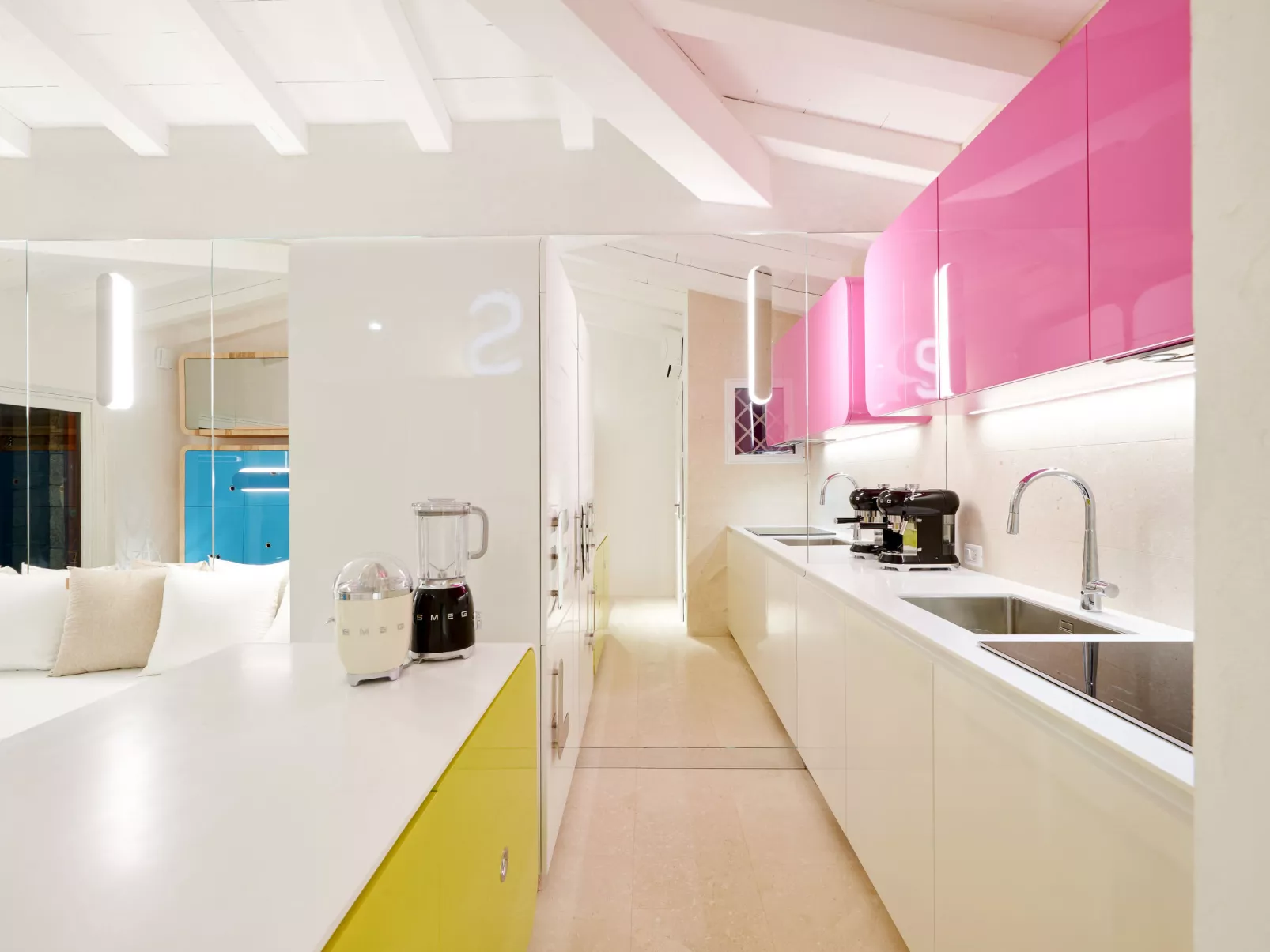 House Boat Medium-Inside