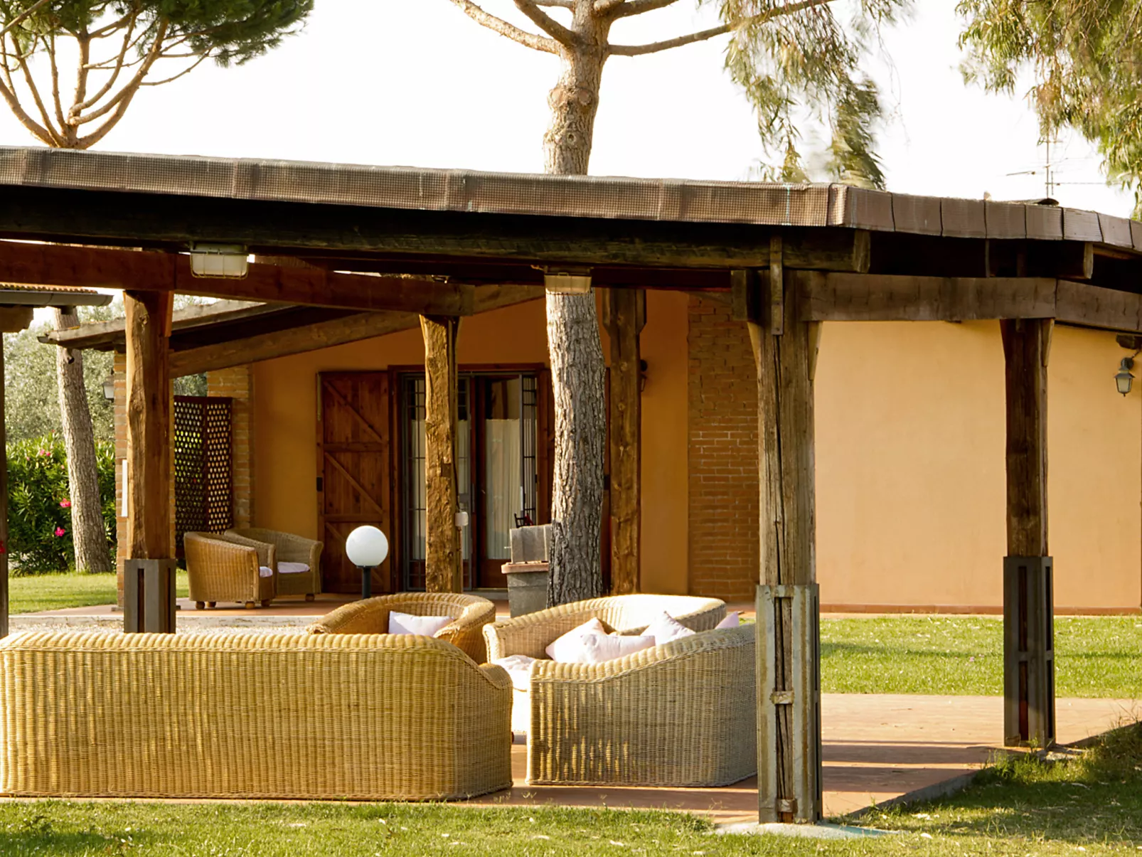Le Capanne II-Outside