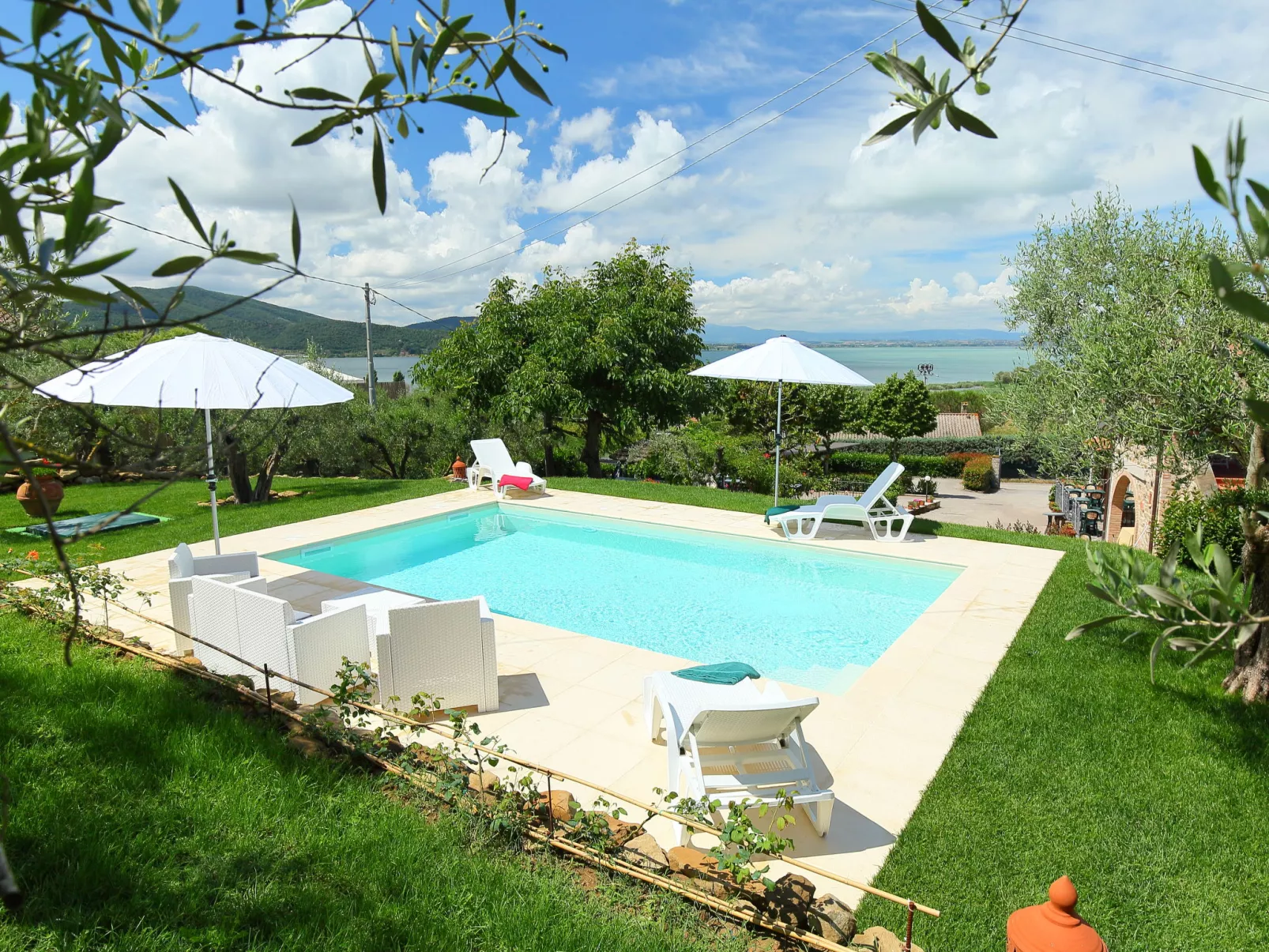 Trasimeno link-Outside