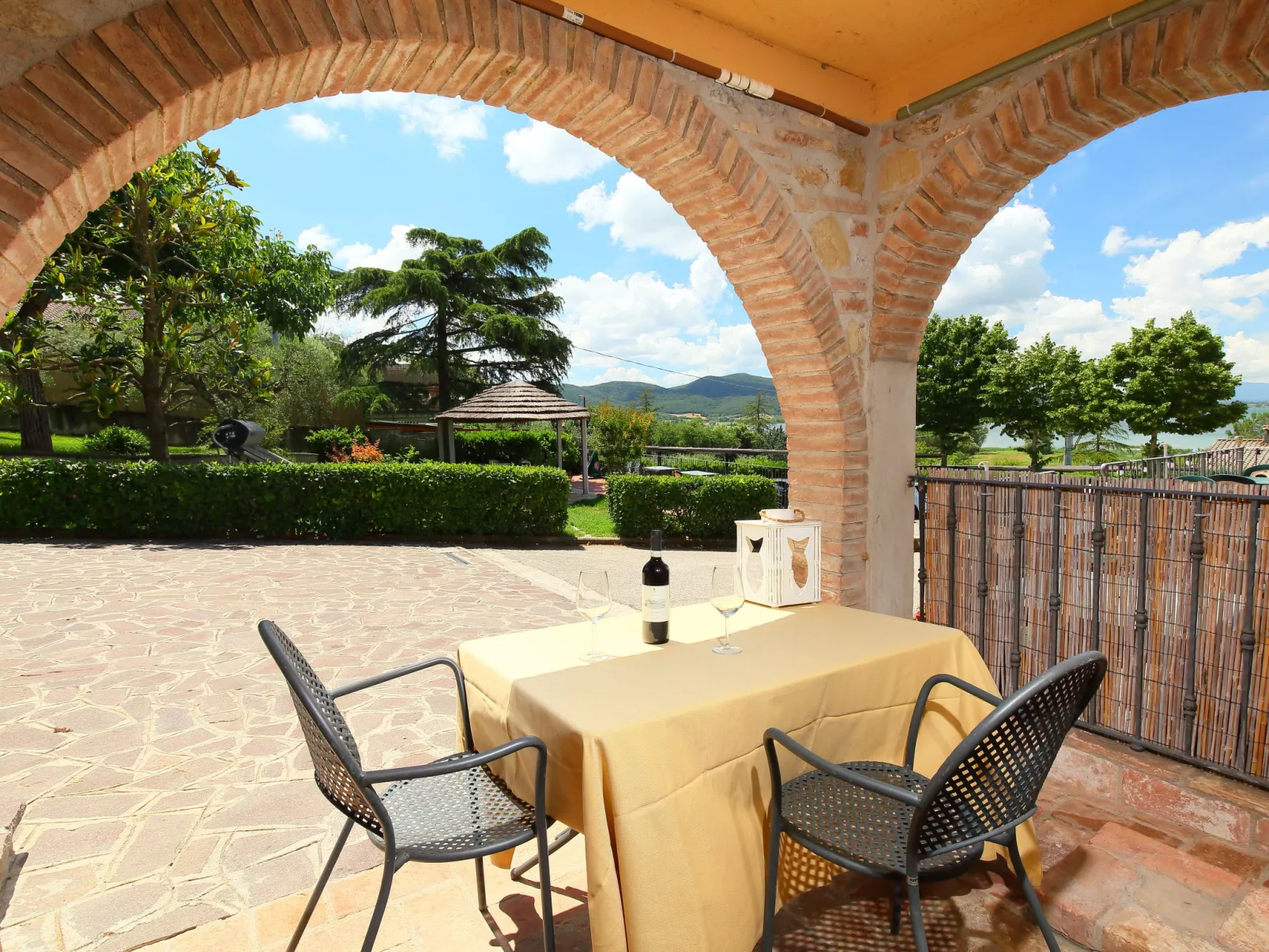 Trasimeno link-Outside