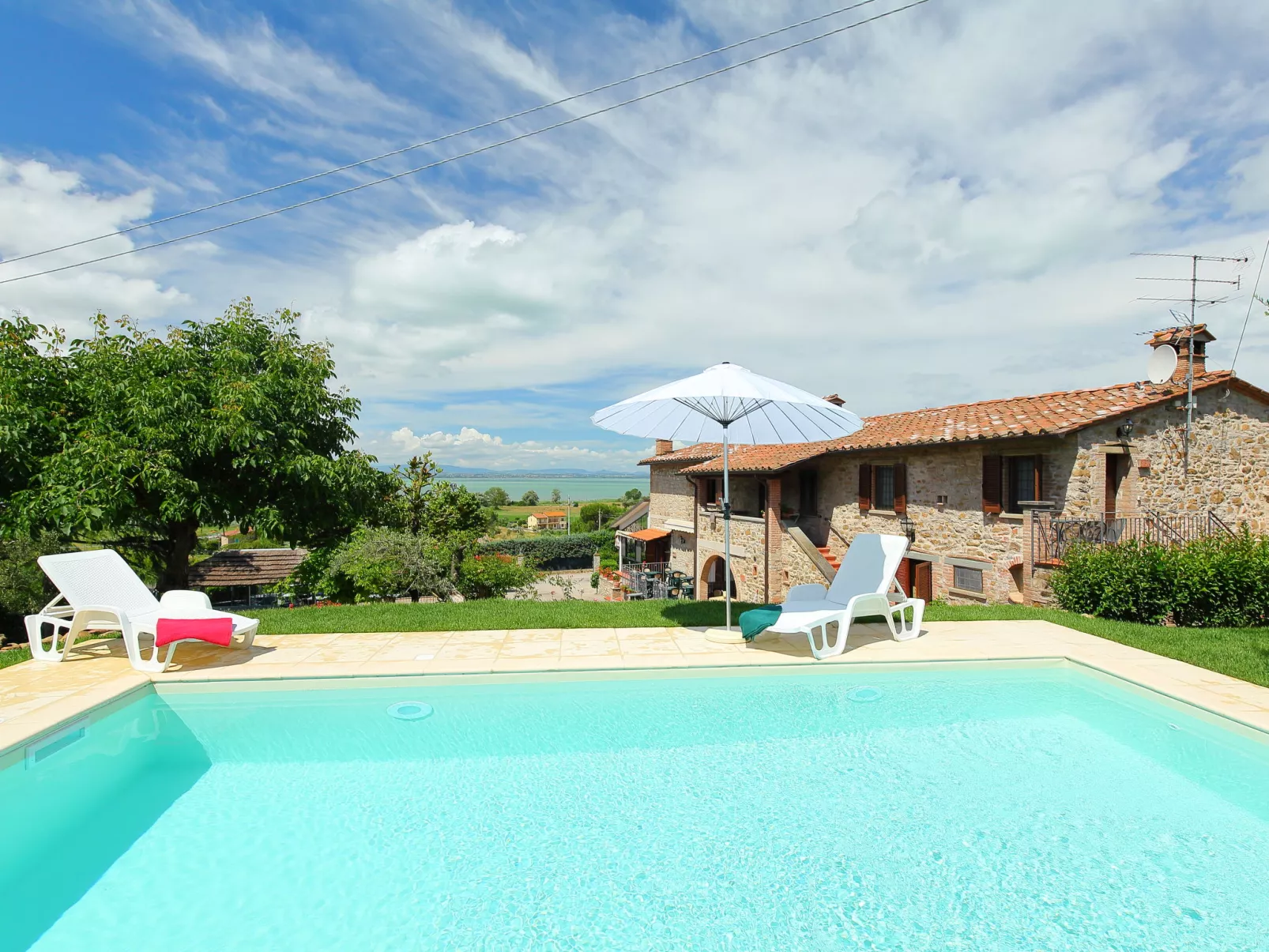 Trasimeno link-Outside