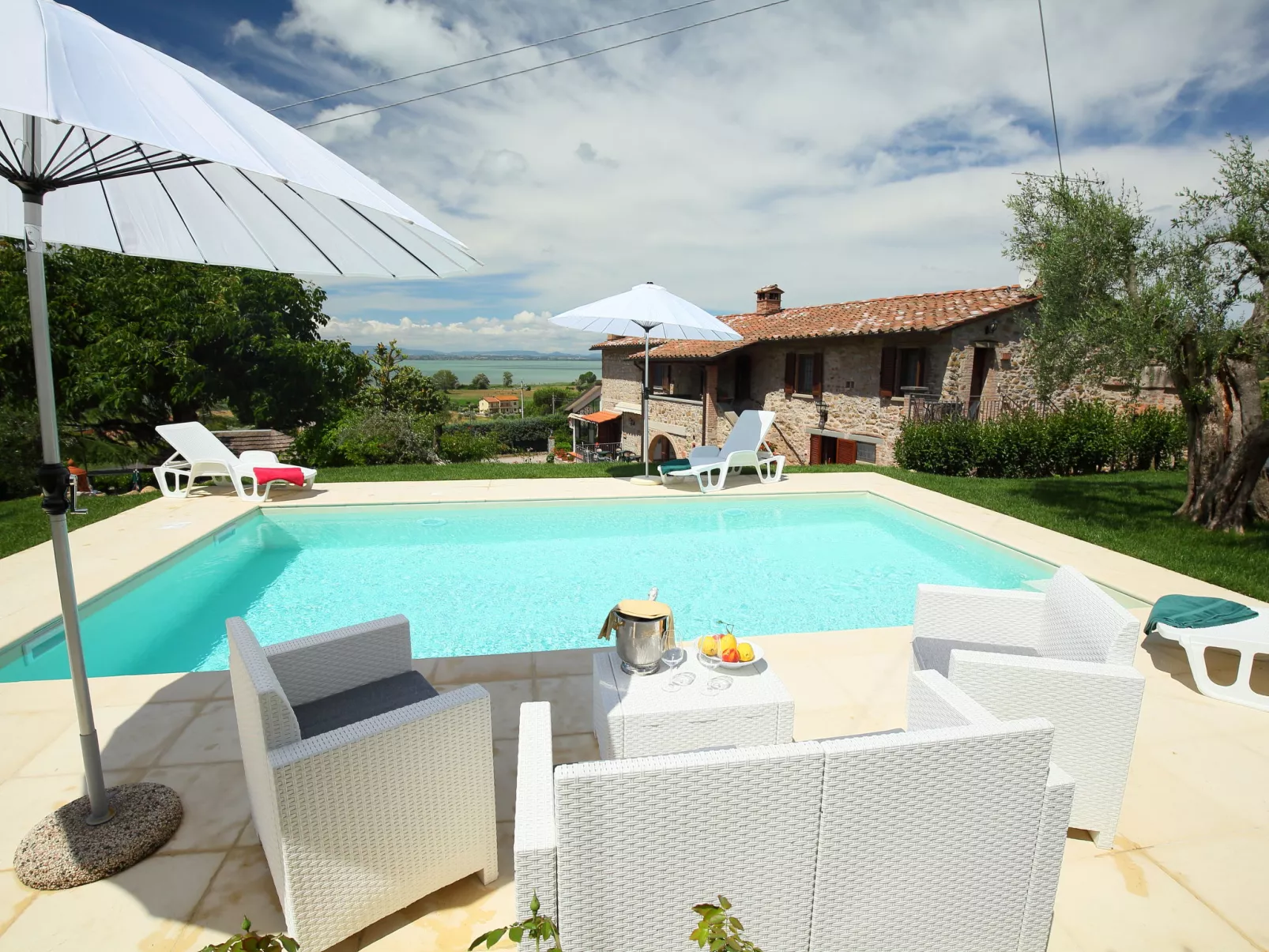 Trasimeno link-Outside