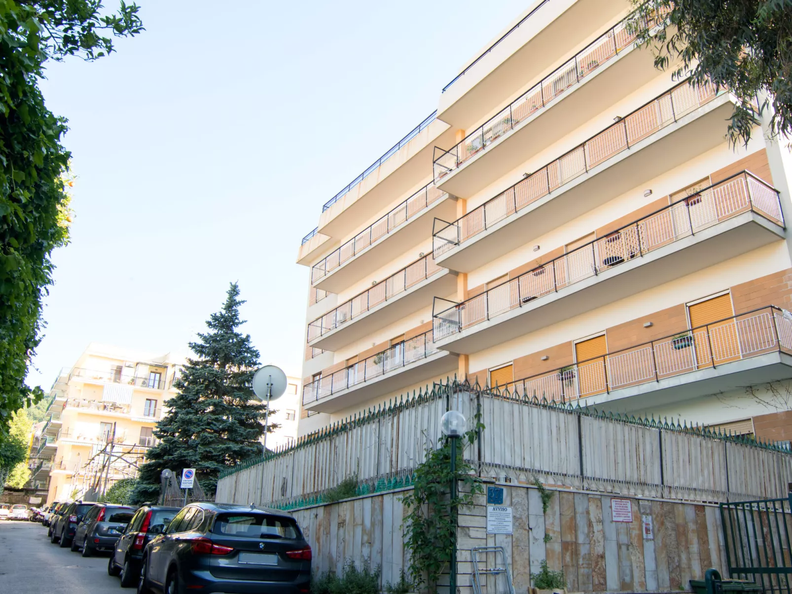 Top Floor-Outside