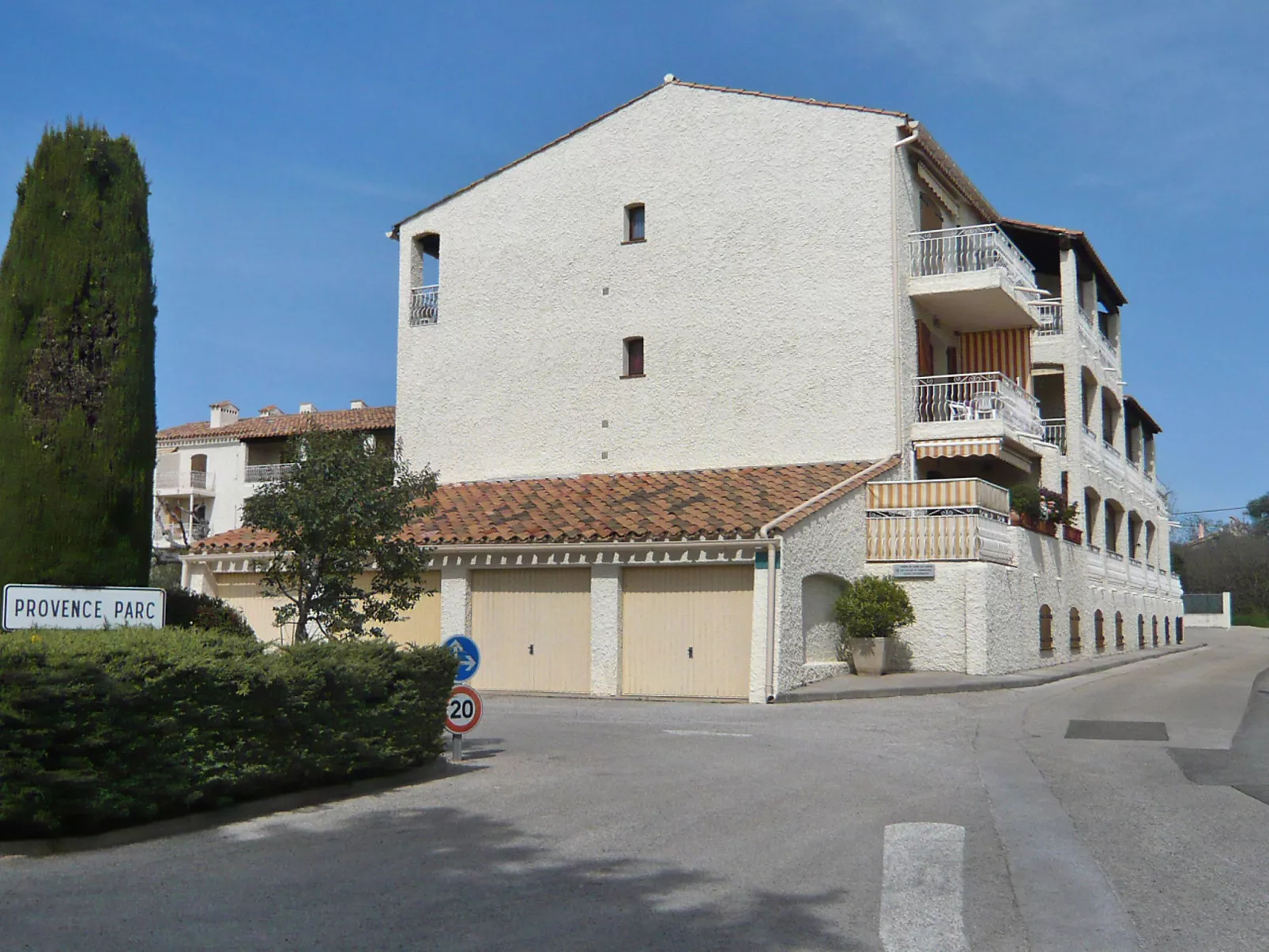 Provence Parc-Outside