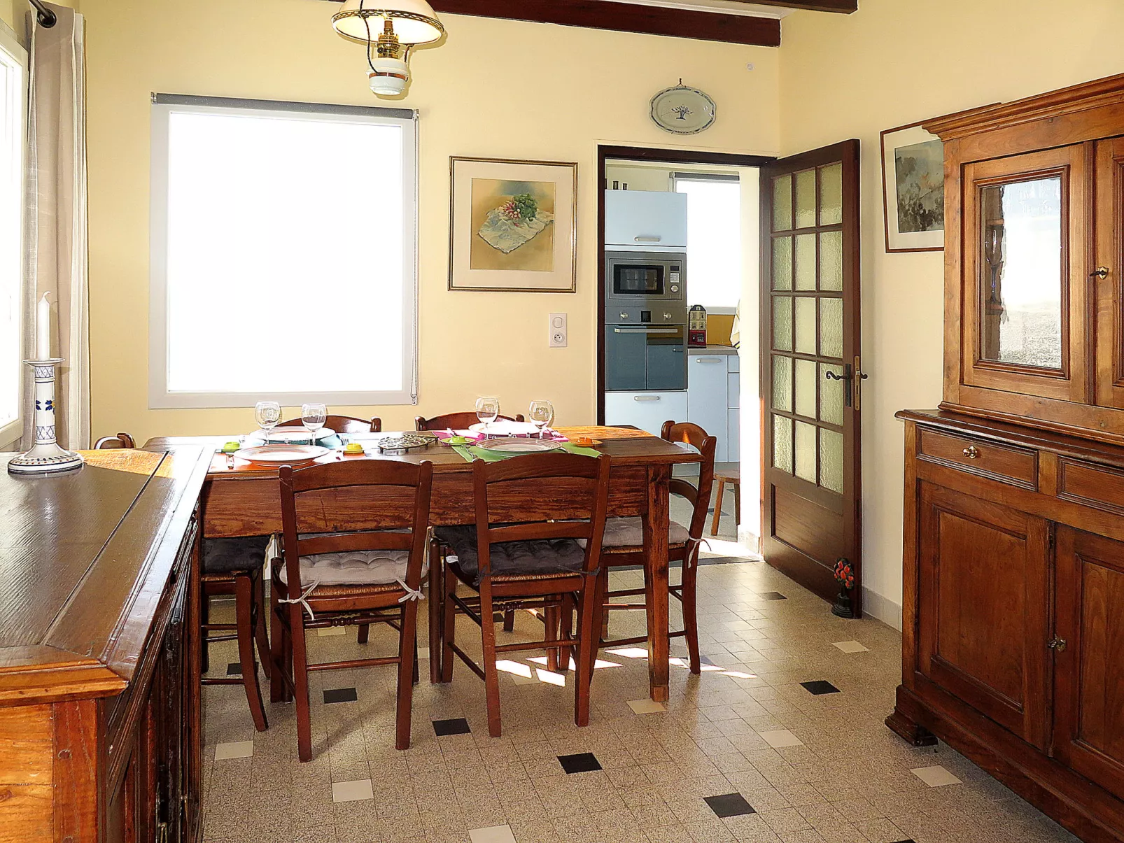 Les Roches-Inside