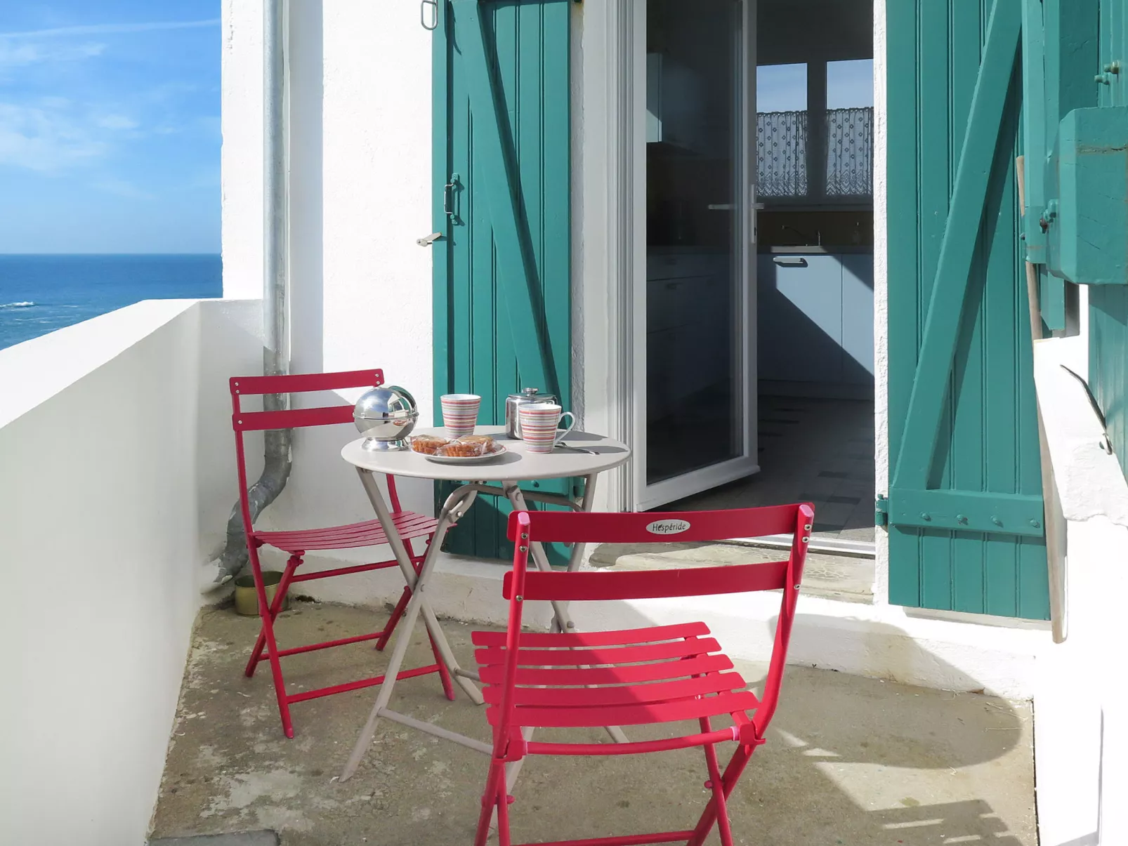 Les Roches-Outside