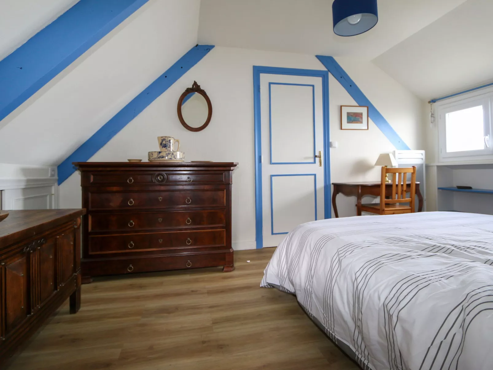 Les Roches-Inside