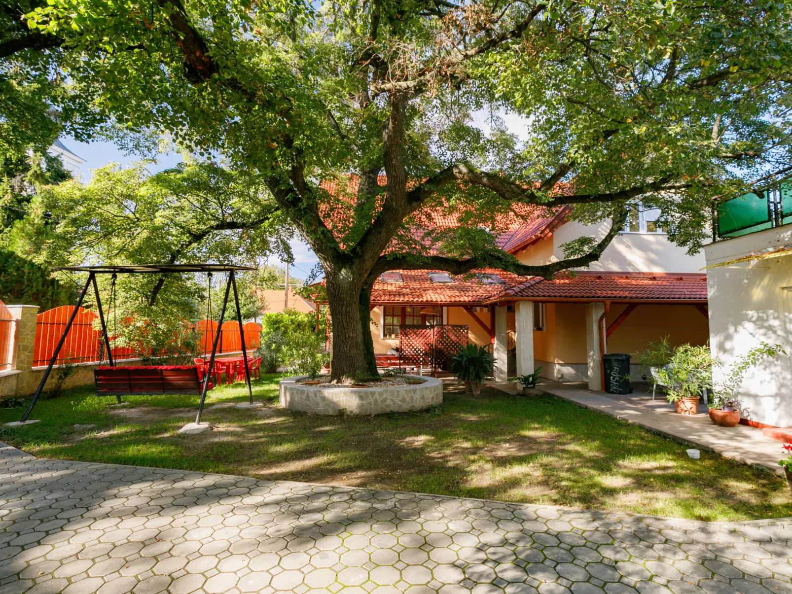 Tilia 3-Outside