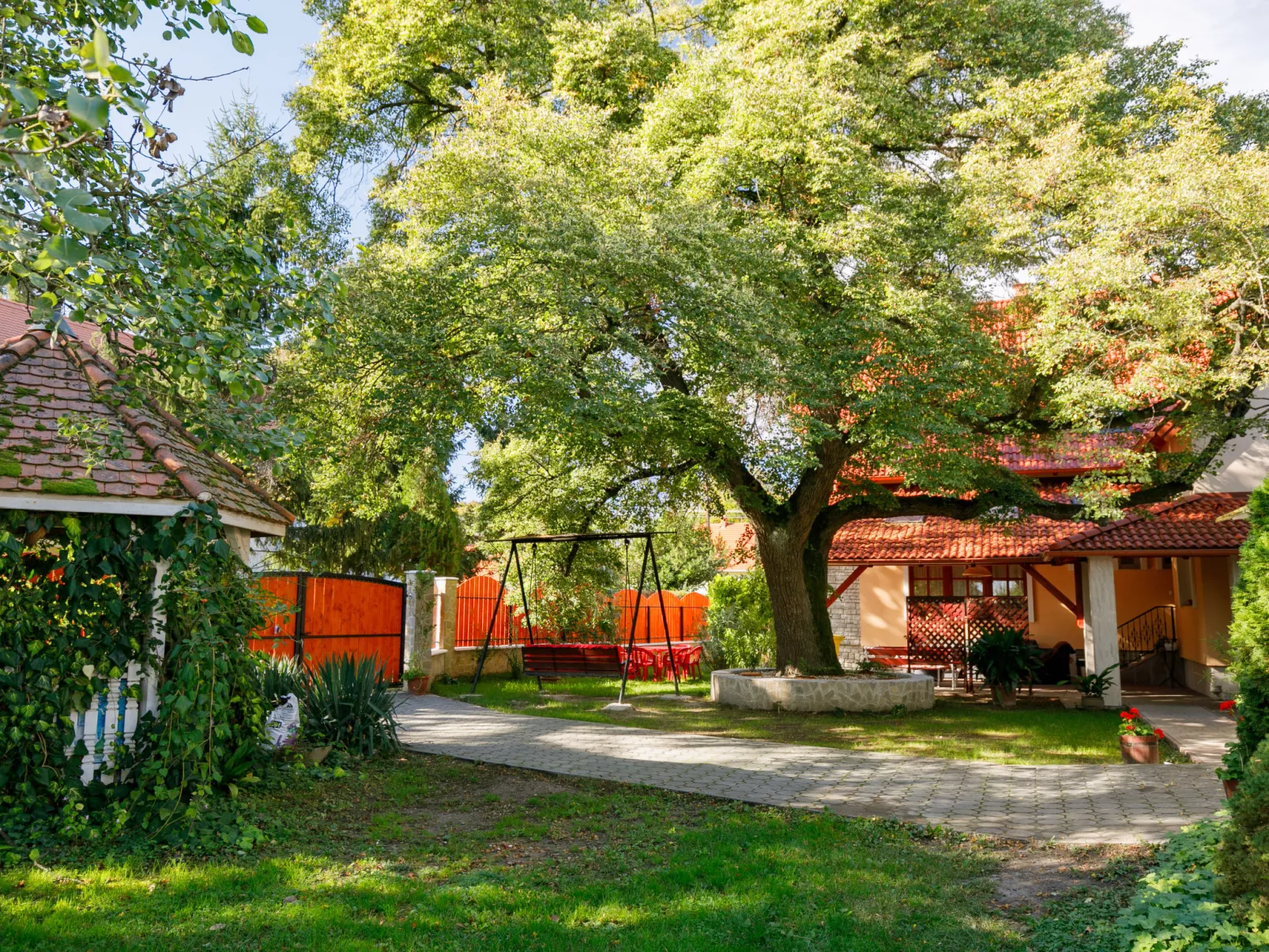 Tilia 3-Outside