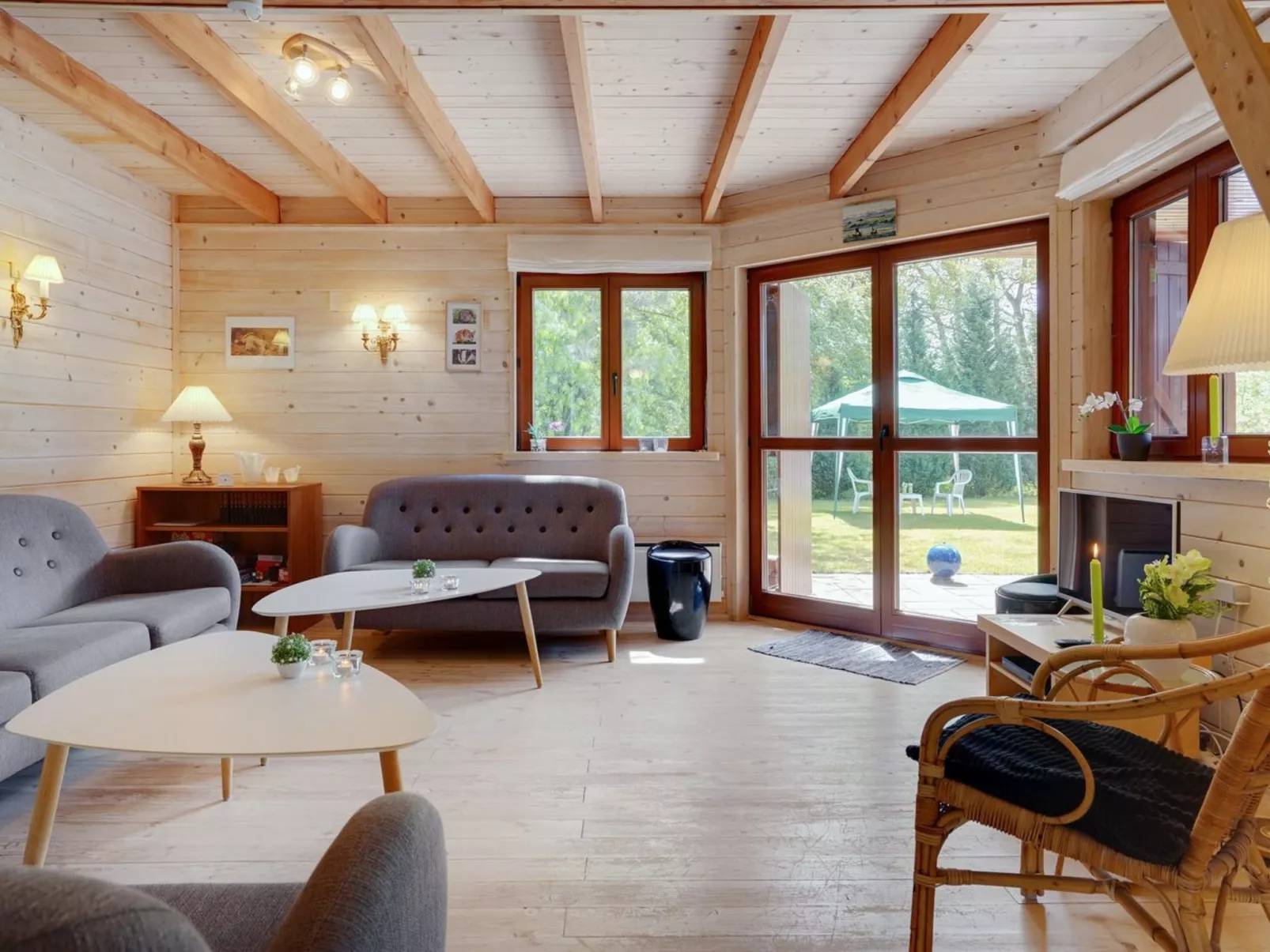 "Bette" - 8km from the sea-Dedans
