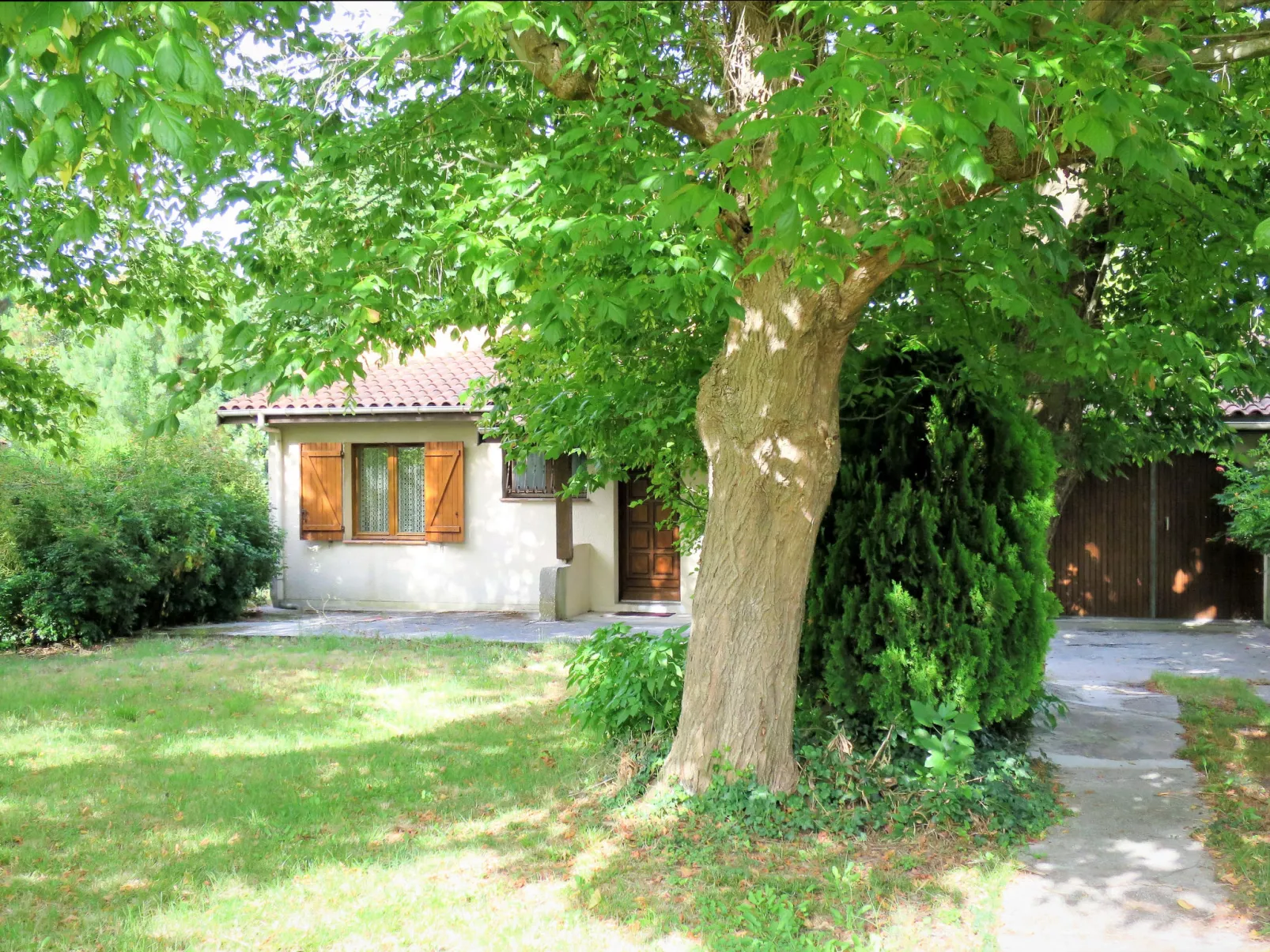 La Rose des Sables-Outside