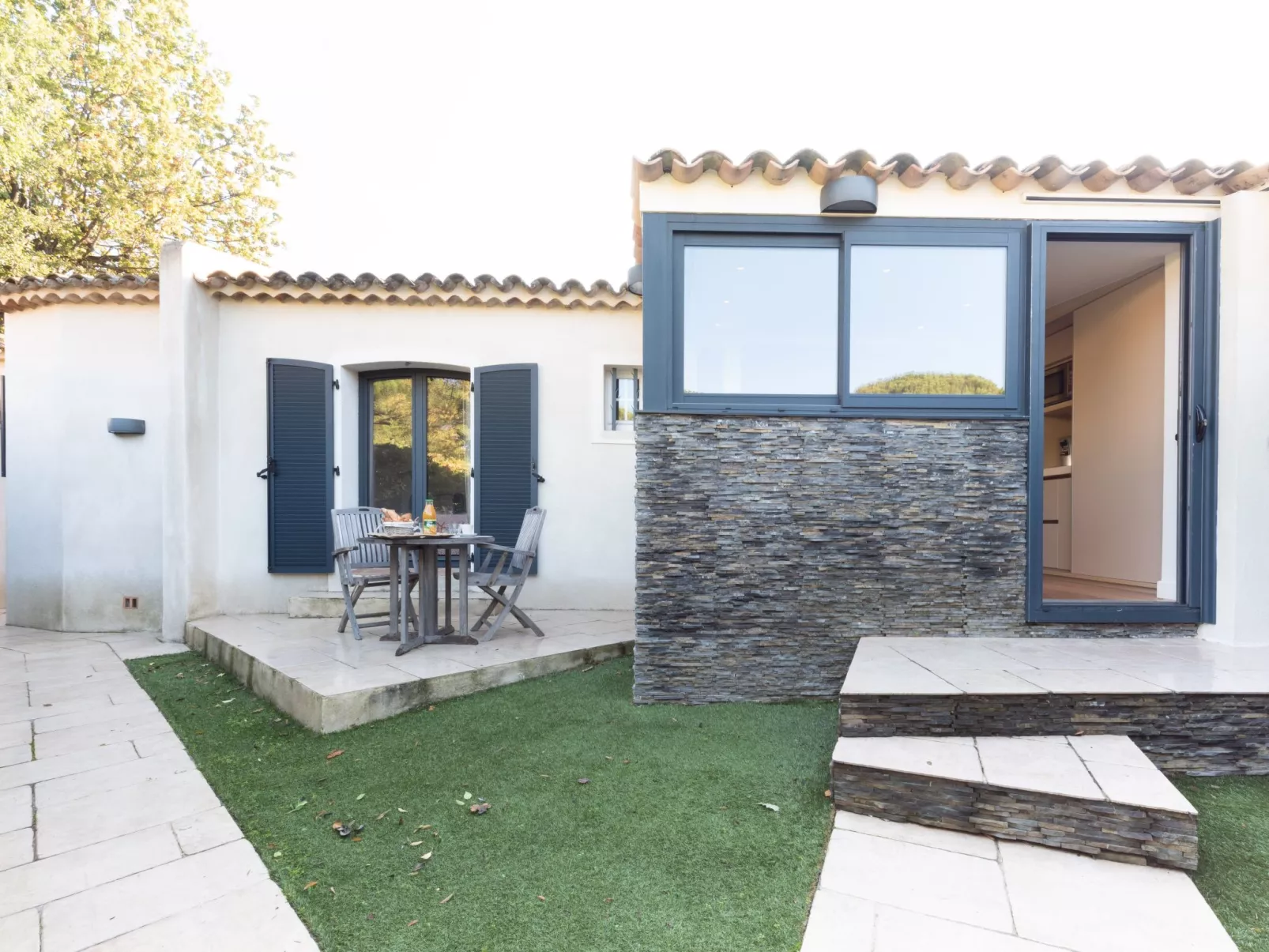 Les Cottages des Mûriers-Outside