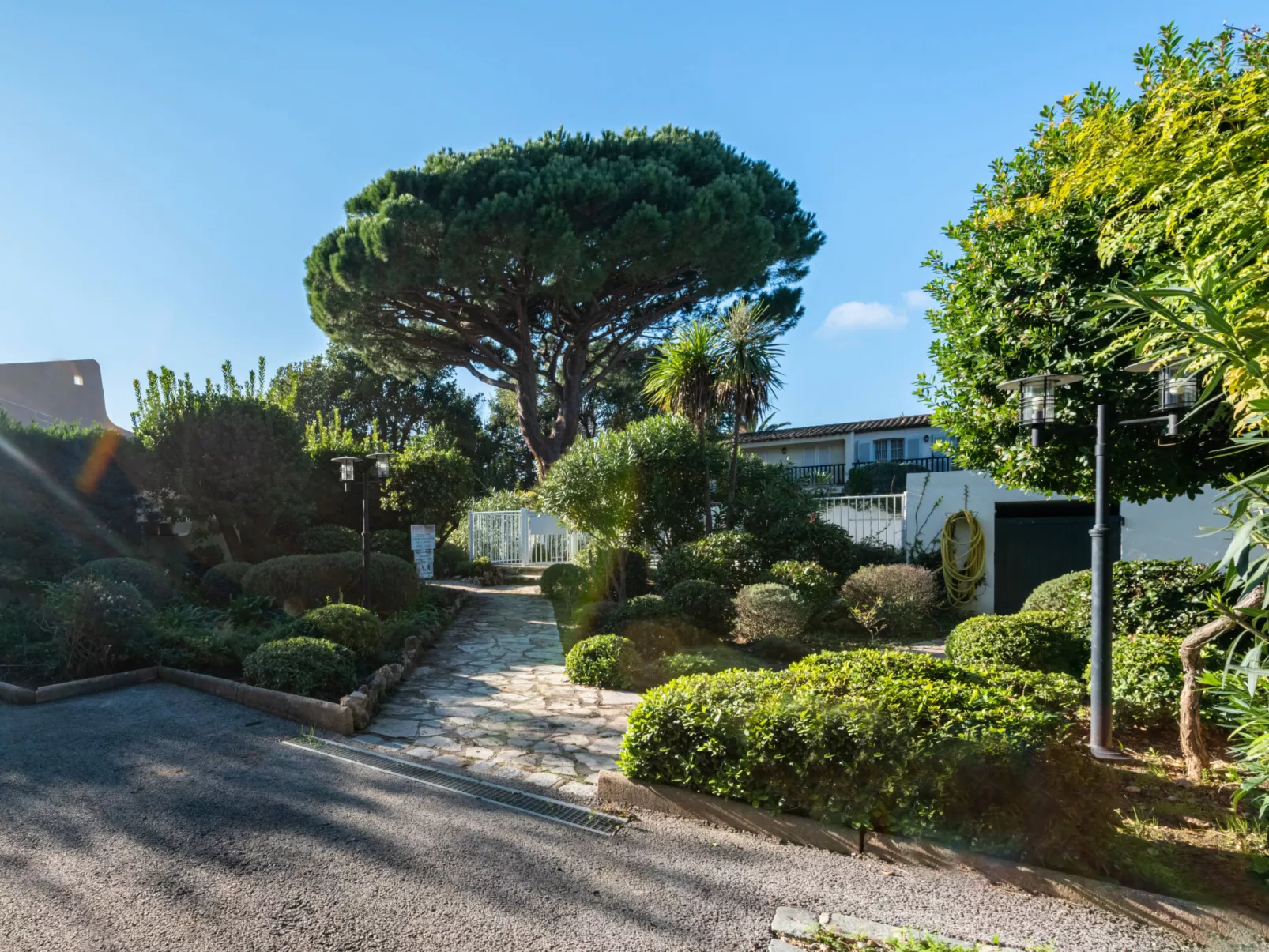 Les Cottages des Mûriers-Outside