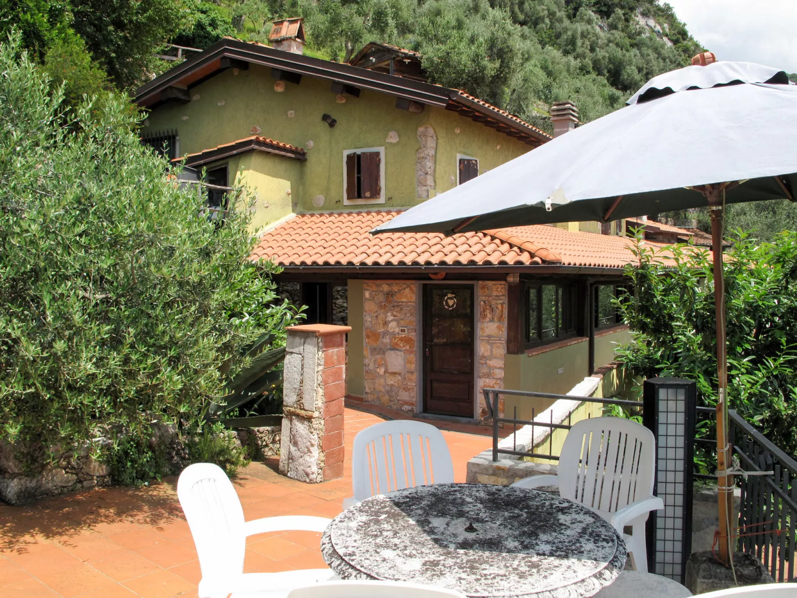 La Grotta-Outside