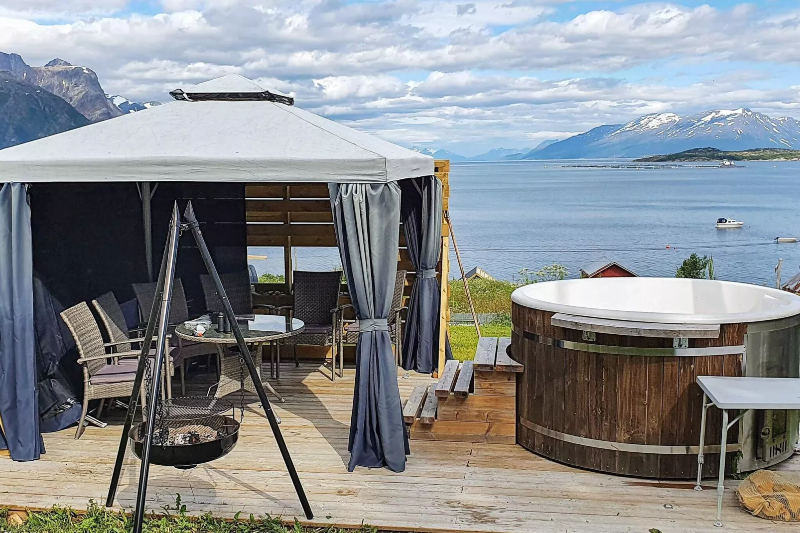 9 person holiday home in Lyngseidet-Spa