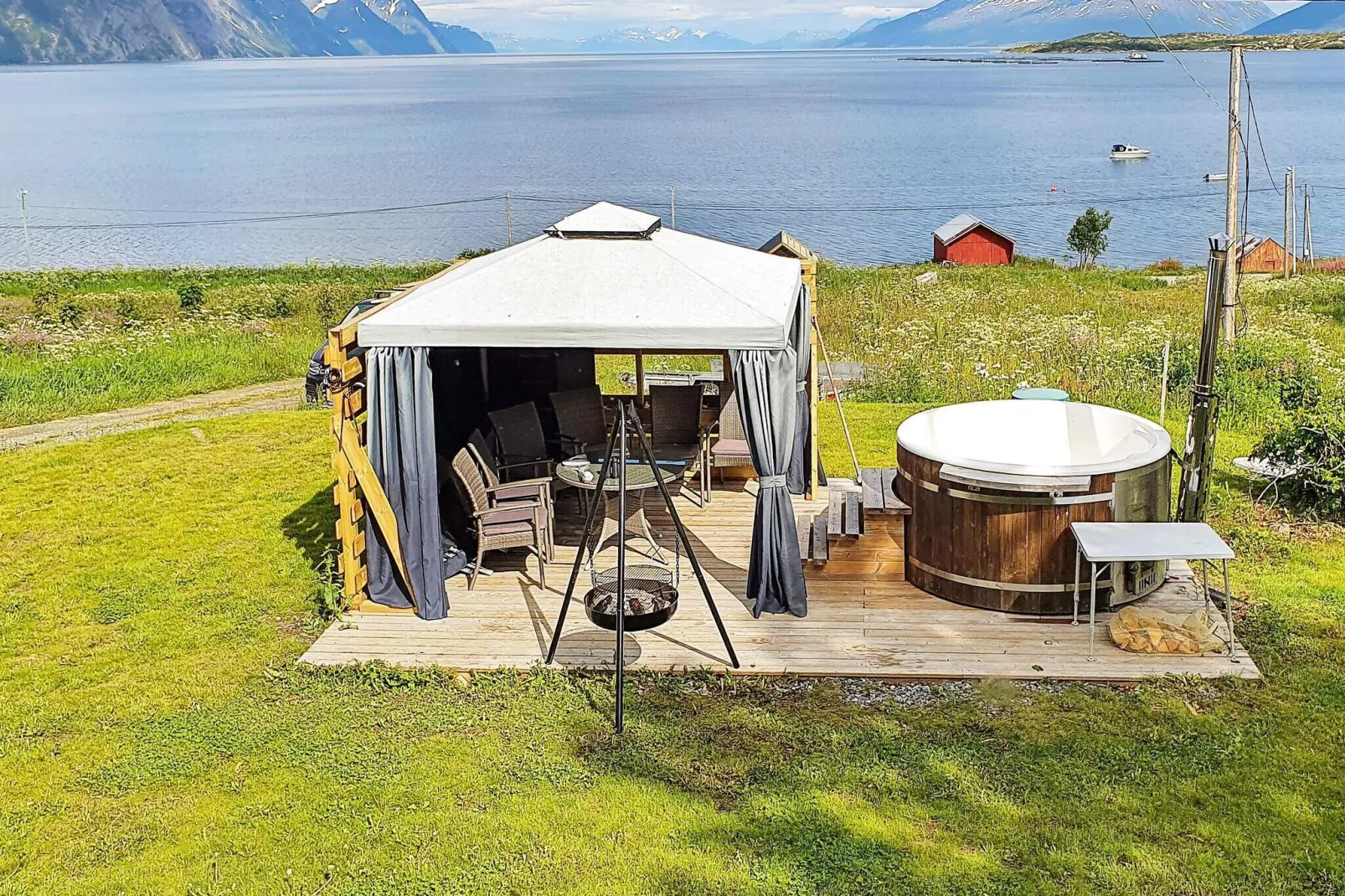 9 person holiday home in Lyngseidet-Spa