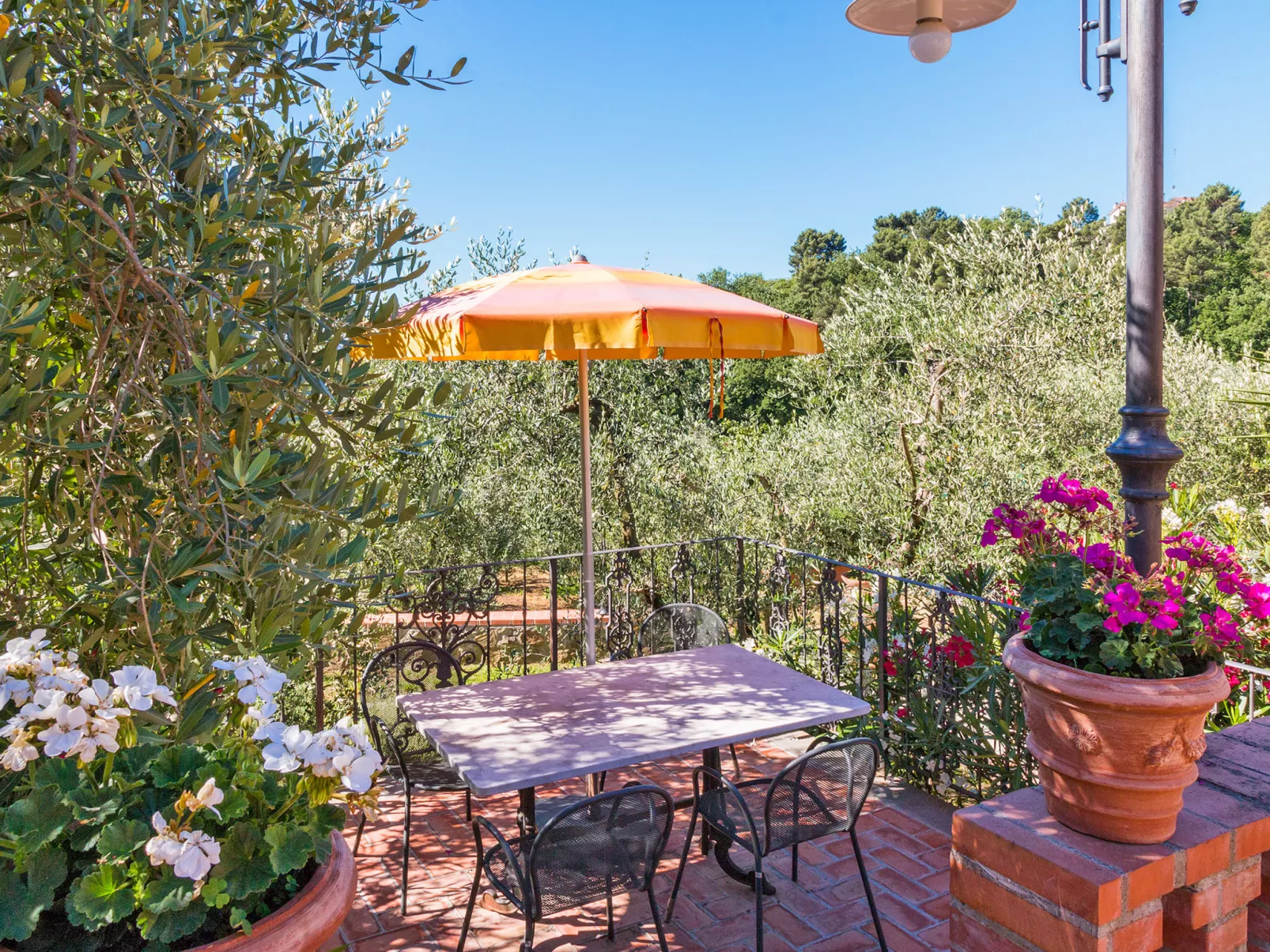 Borgo della Limonaia-Outside