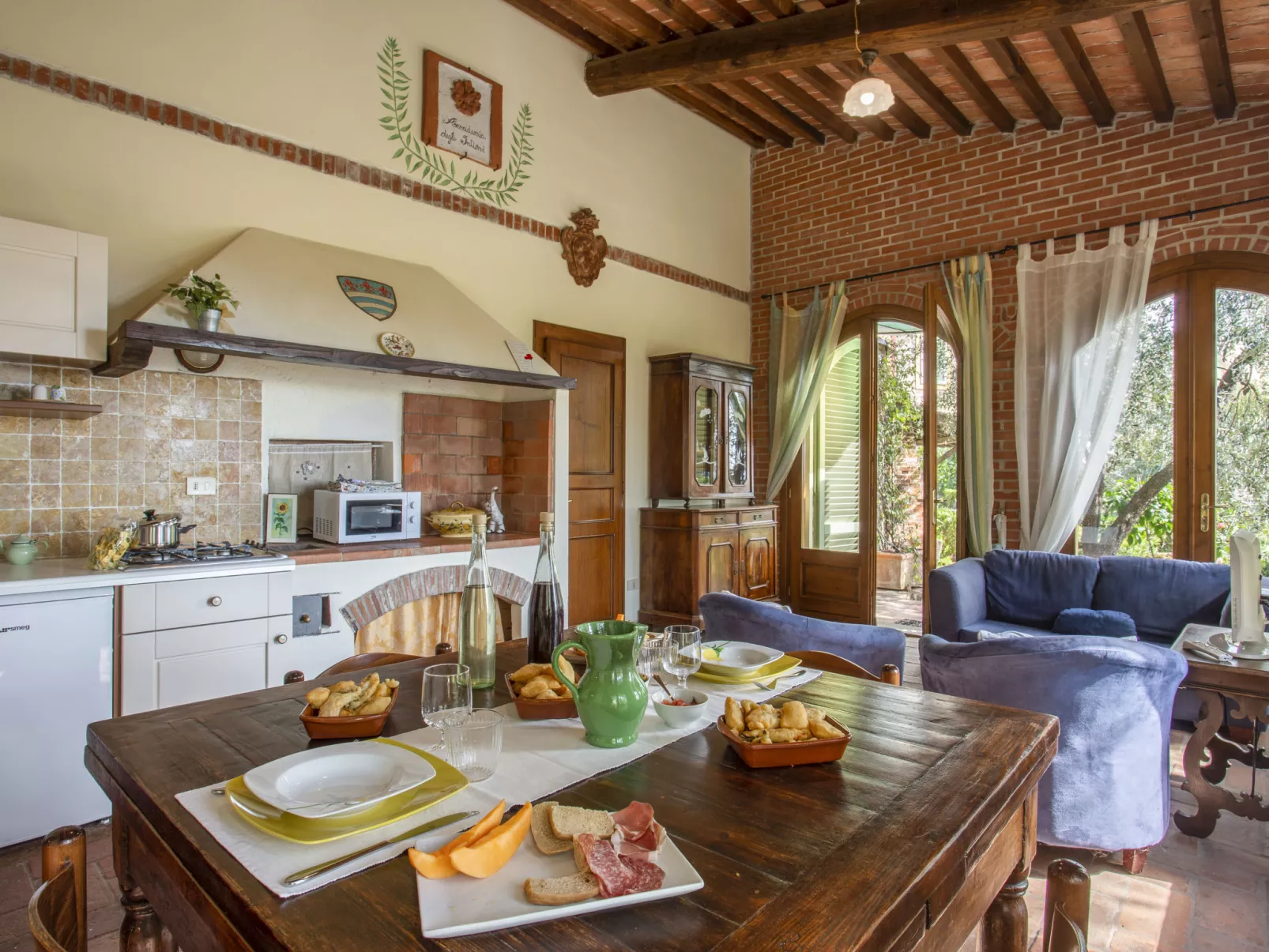 Borgo della Limonaia-Drinnen