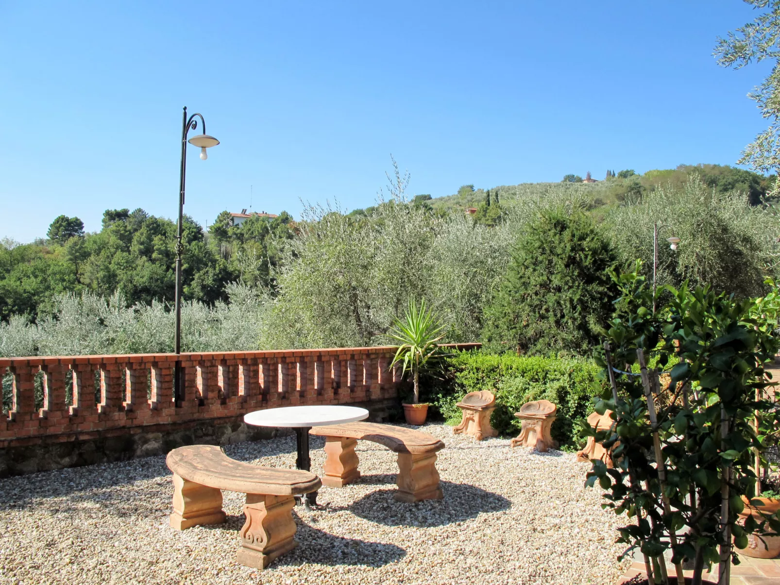 Borgo della Limonaia-Draußen
