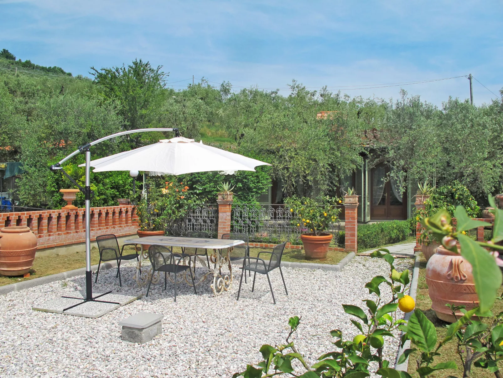 Borgo della Limonaia-Draußen