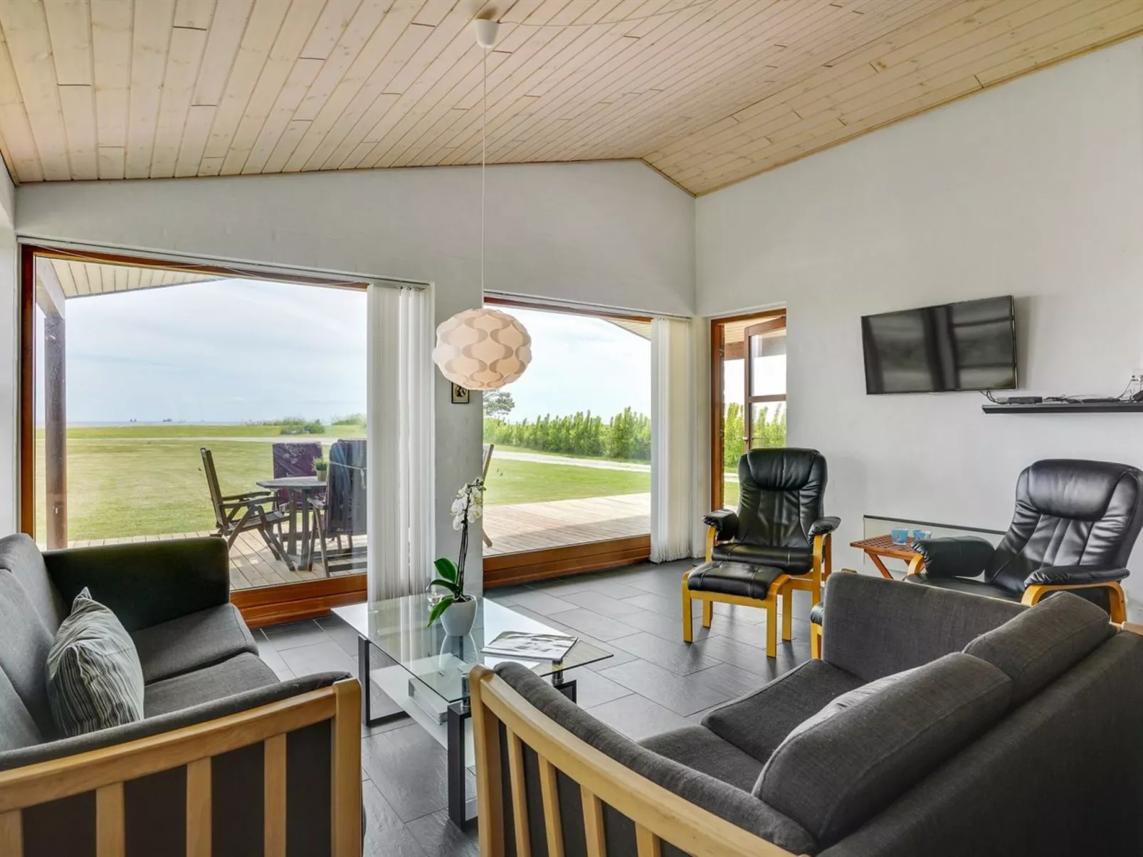 "Roope" - 50m from the sea-Inside