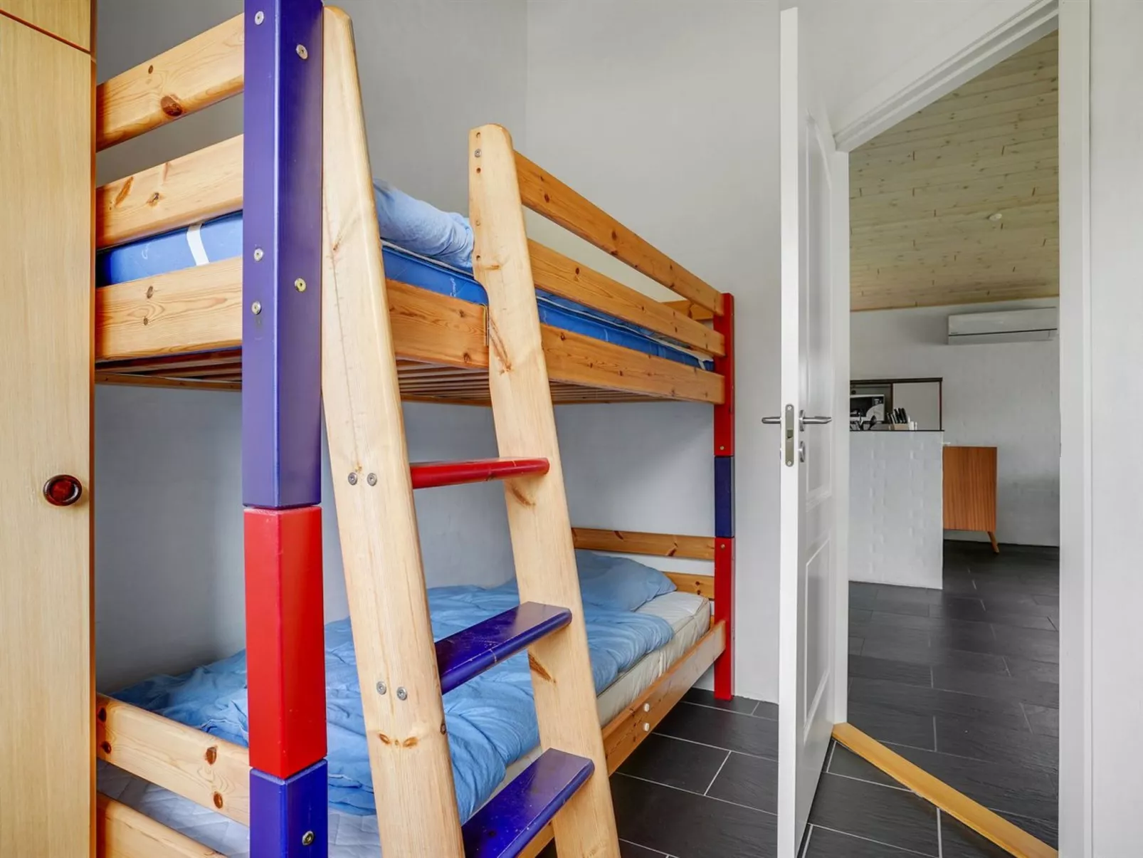 "Roope" - 50m from the sea-Inside