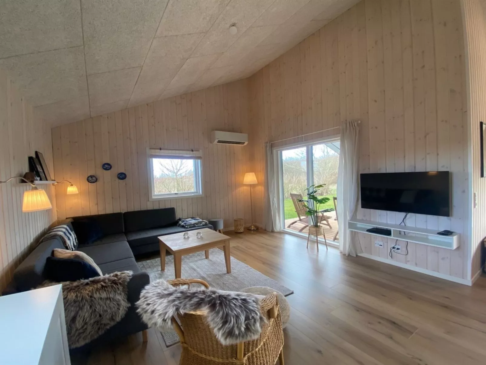 "Hasten" - 600m from the sea-Inside