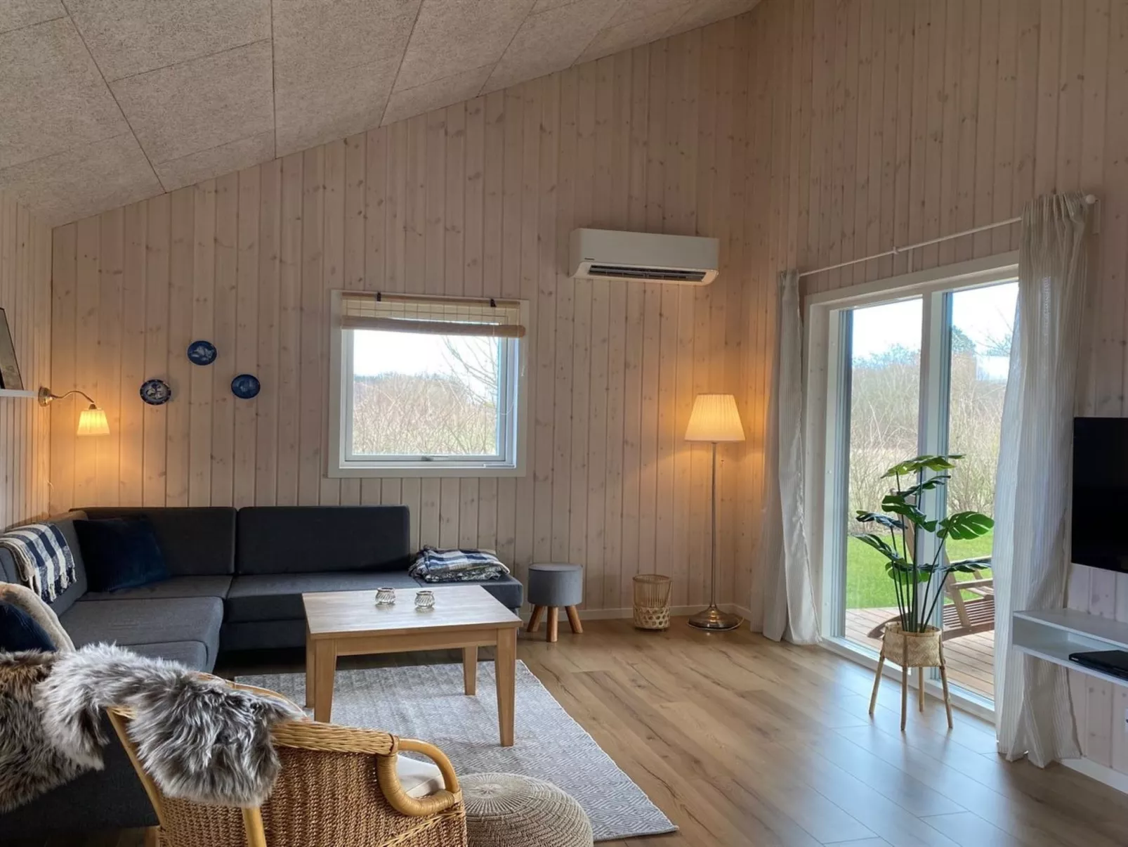 "Hasten" - 600m from the sea-Inside