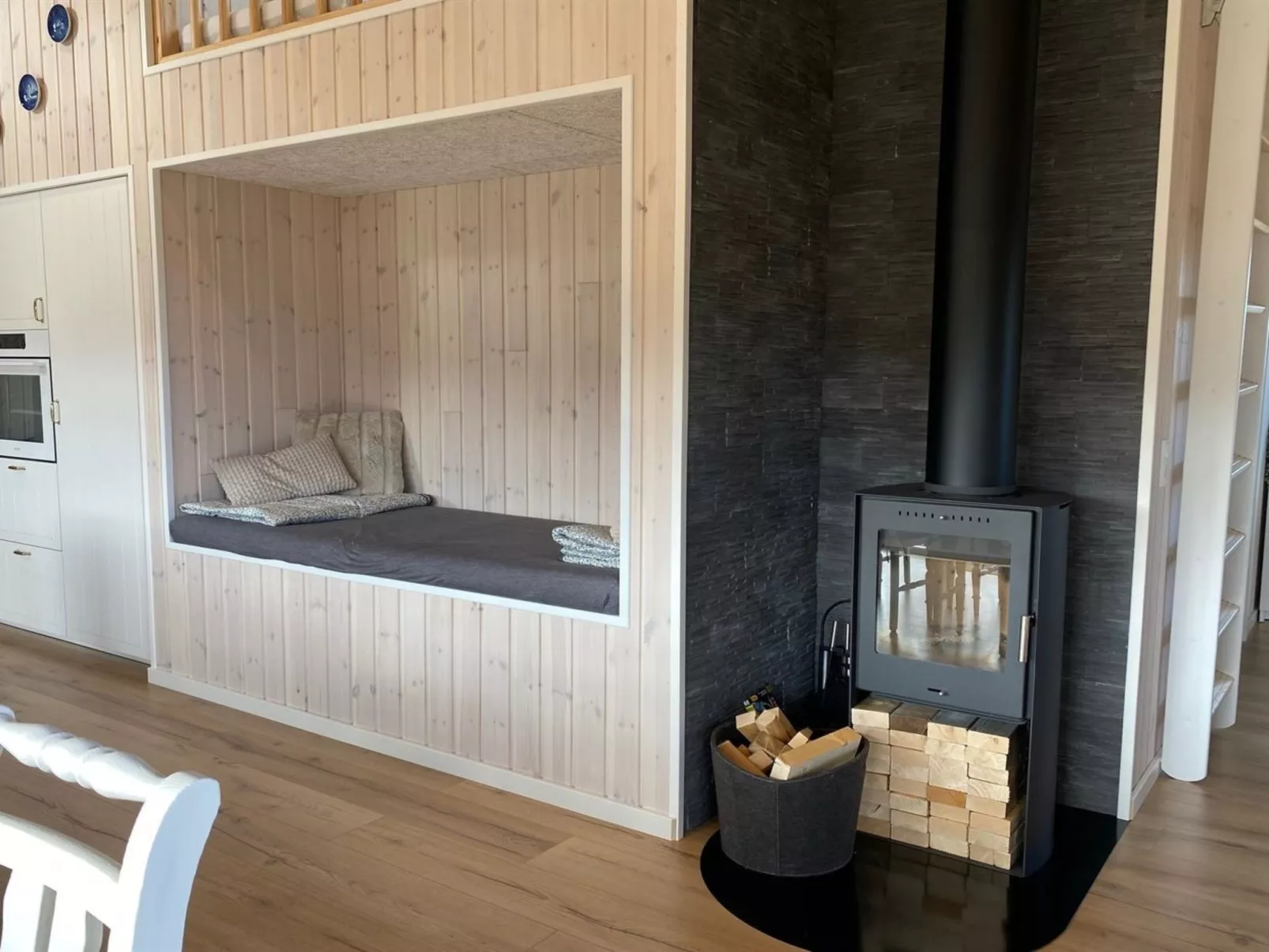 "Hasten" - 600m from the sea-Inside