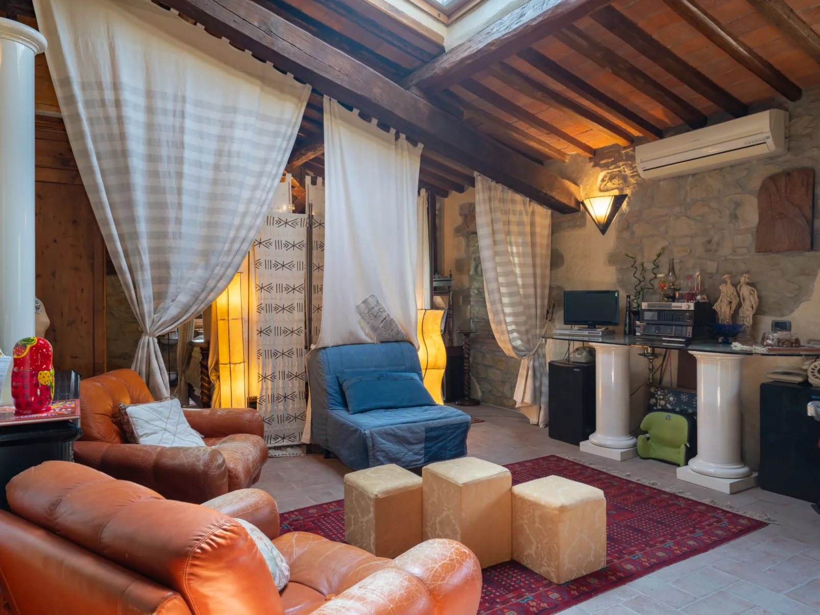 Le Buche-Inside