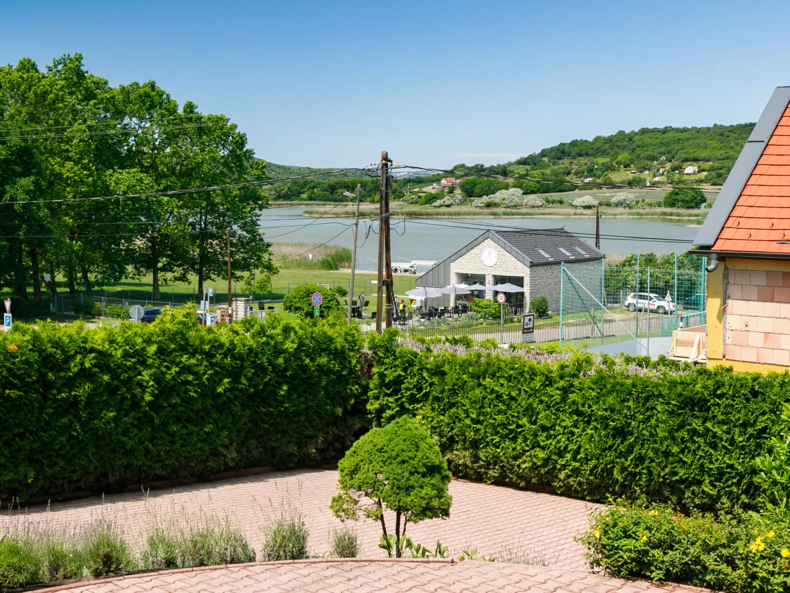 Lago-Dehors