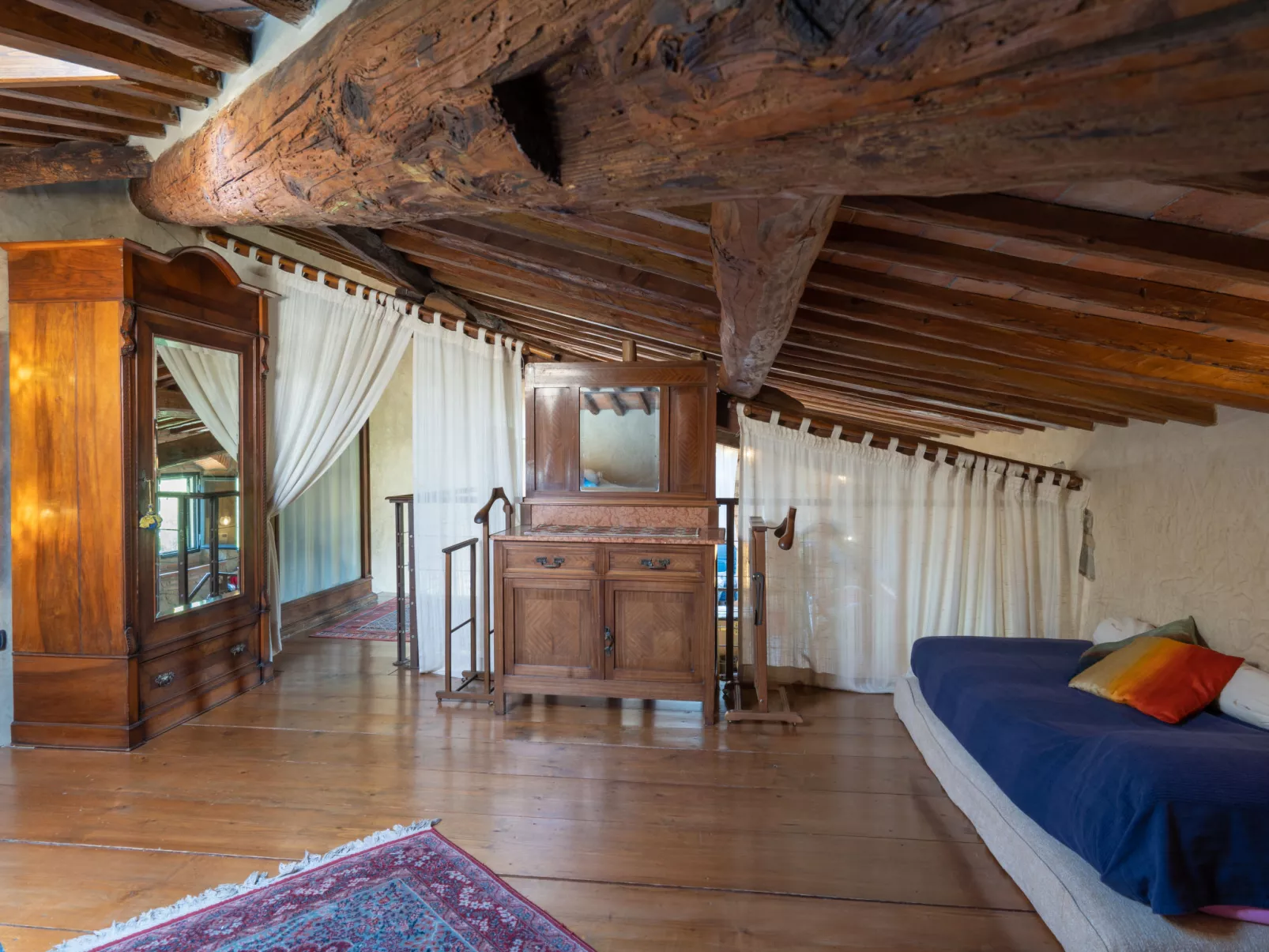 Le Buche-Inside