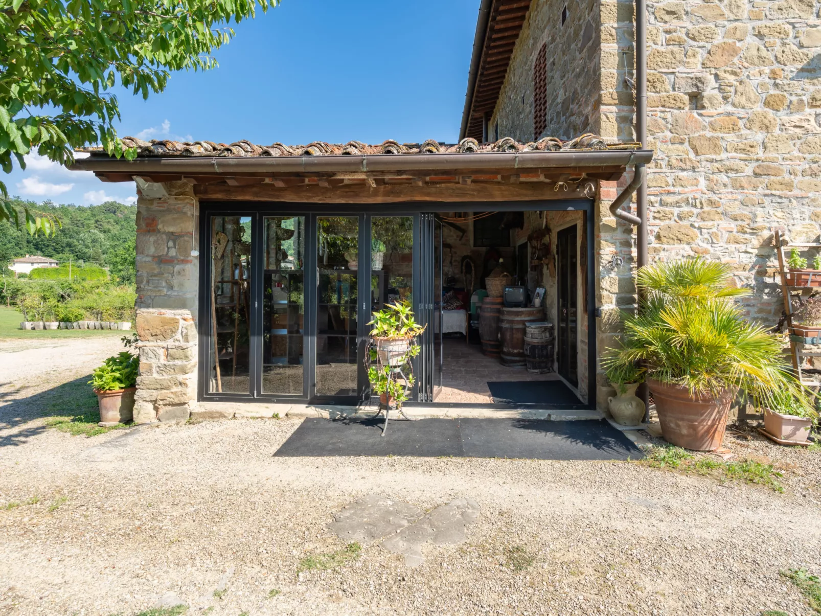Le Buche-Outside